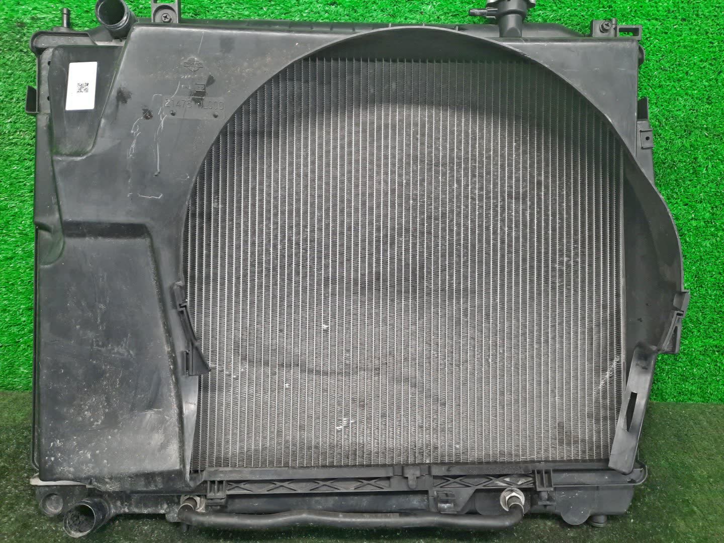 Радиатор основной NISSAN ELGRAND E51 VQ35DE 29214 1 ракурс