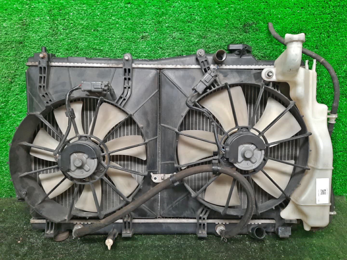 Радиатор основной HONDA STREAM RN1 D17A 29309 1 ракурс