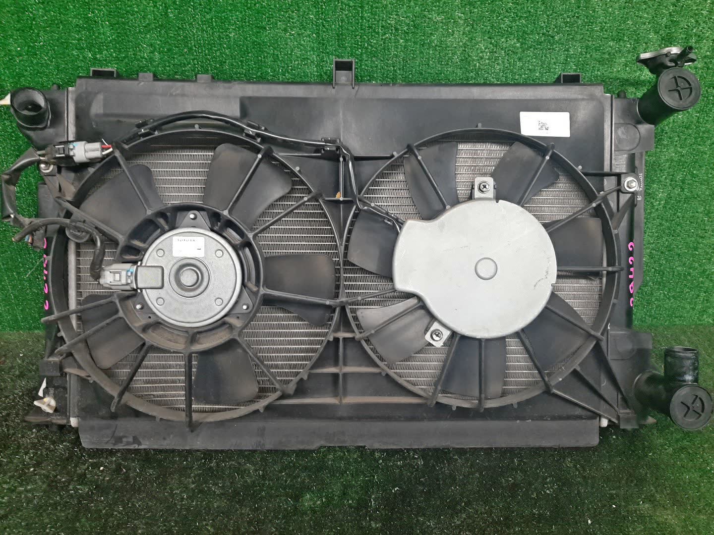Радиатор основной TOYOTA AVENSIS ZZT251, AZT250, AZT255, AZT251 2AZ-FSE 29422 1 ракурс