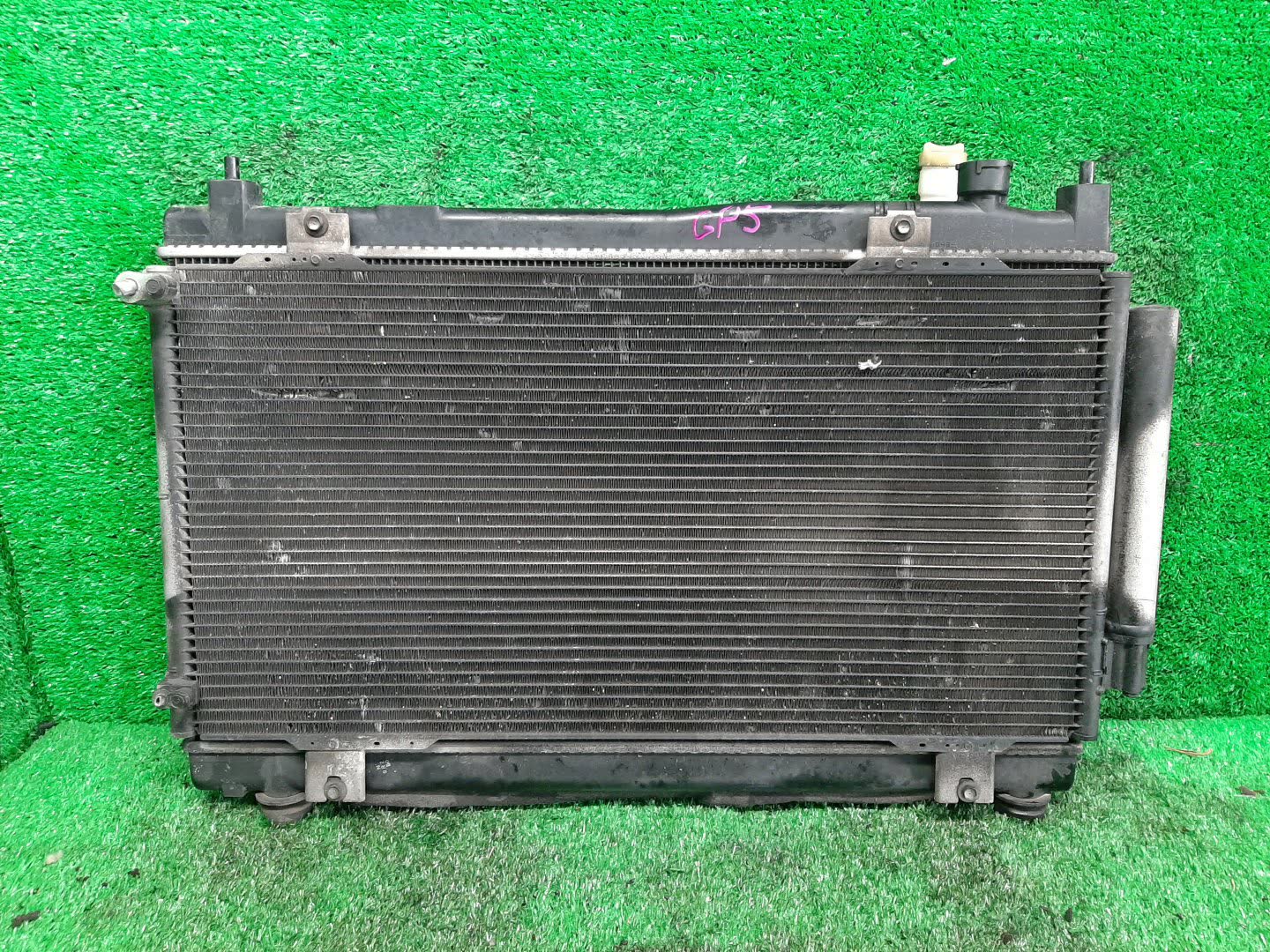 Радиатор основной HONDA FIT, SHUTTLE GP6, GP5, GP7, GP8 LEB 30054 2 ракурс
