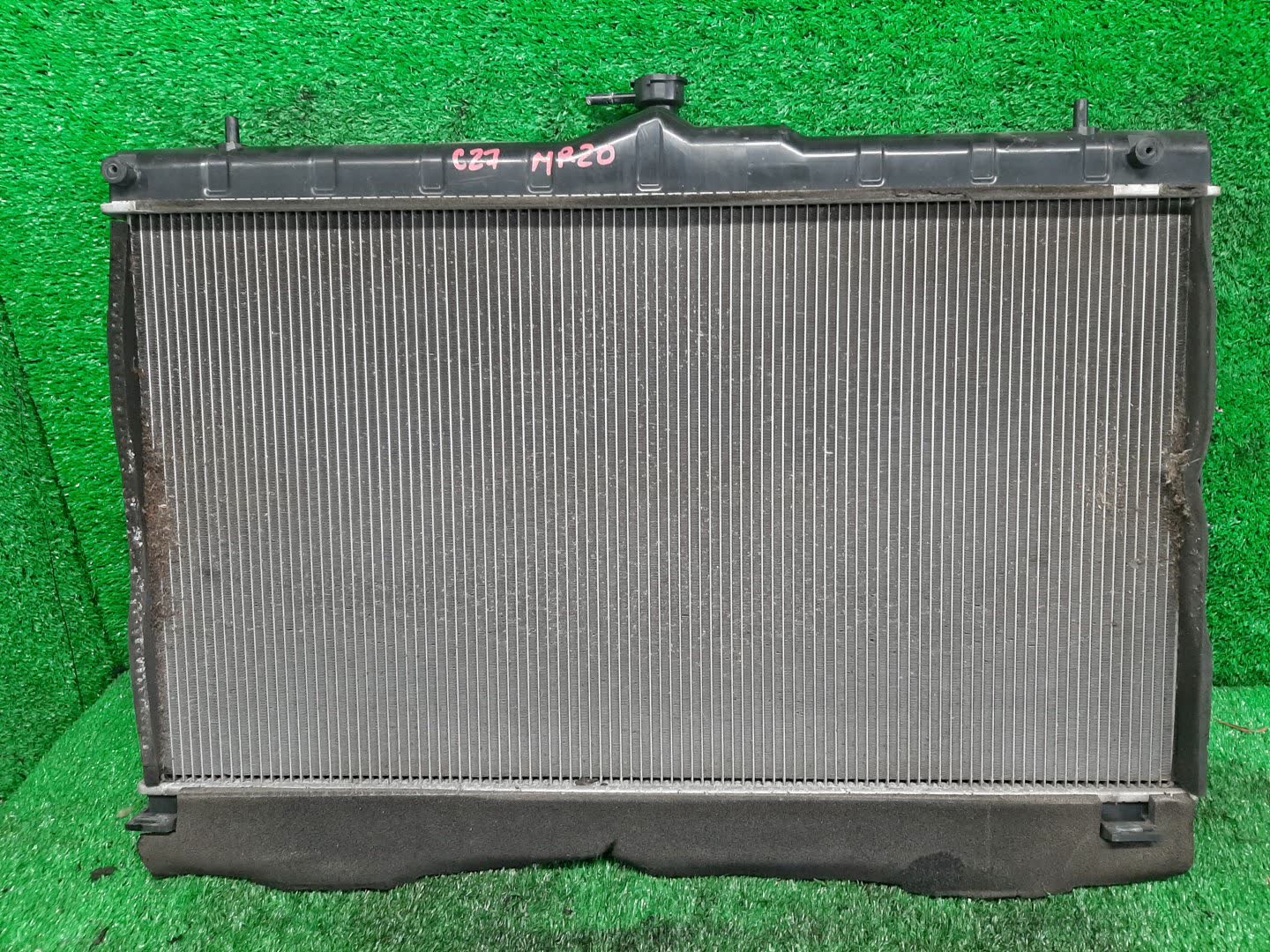 Радиатор основной NISSAN SERENA C27 MR20DD 30070 2 ракурс