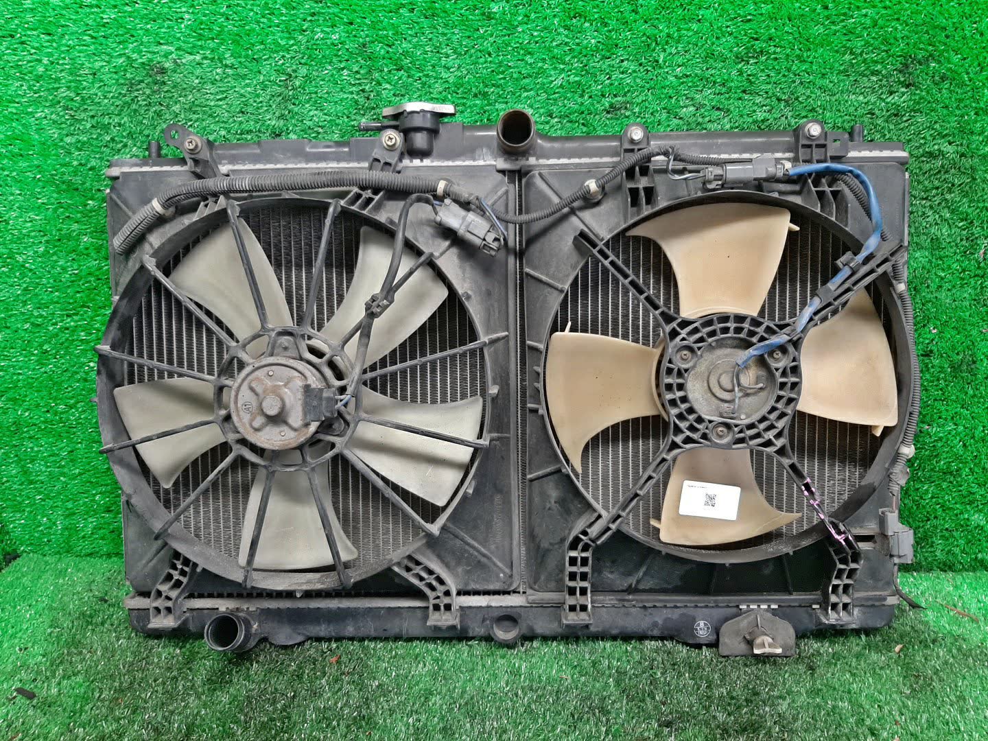 Радиатор основной HONDA AVANCIER, INSPIRE, SABER TA3, TA4, UA4, UA5 J25A 30313 1 ракурс