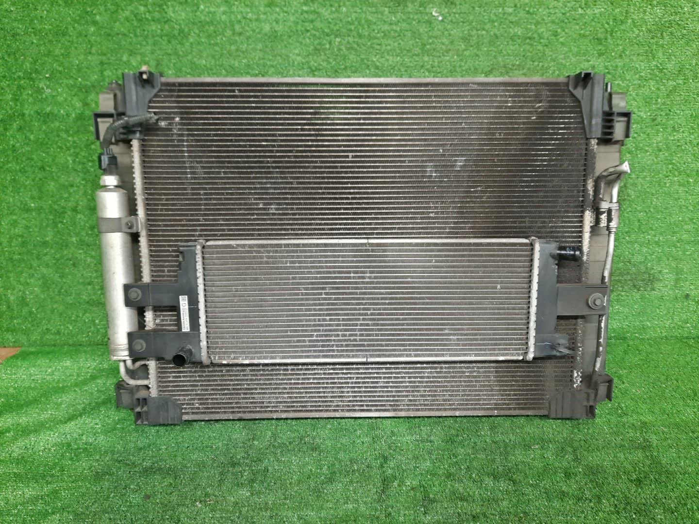 Радиатор основной NISSAN FUGA HY51 VQ35HR 30497 2 ракурс