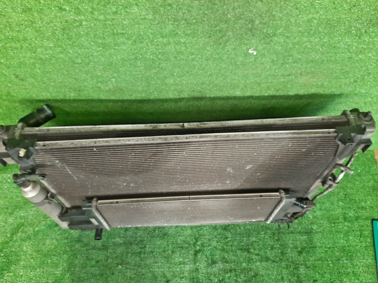 Радиатор основной NISSAN FUGA HY51 VQ35HR 30497 3 ракурс