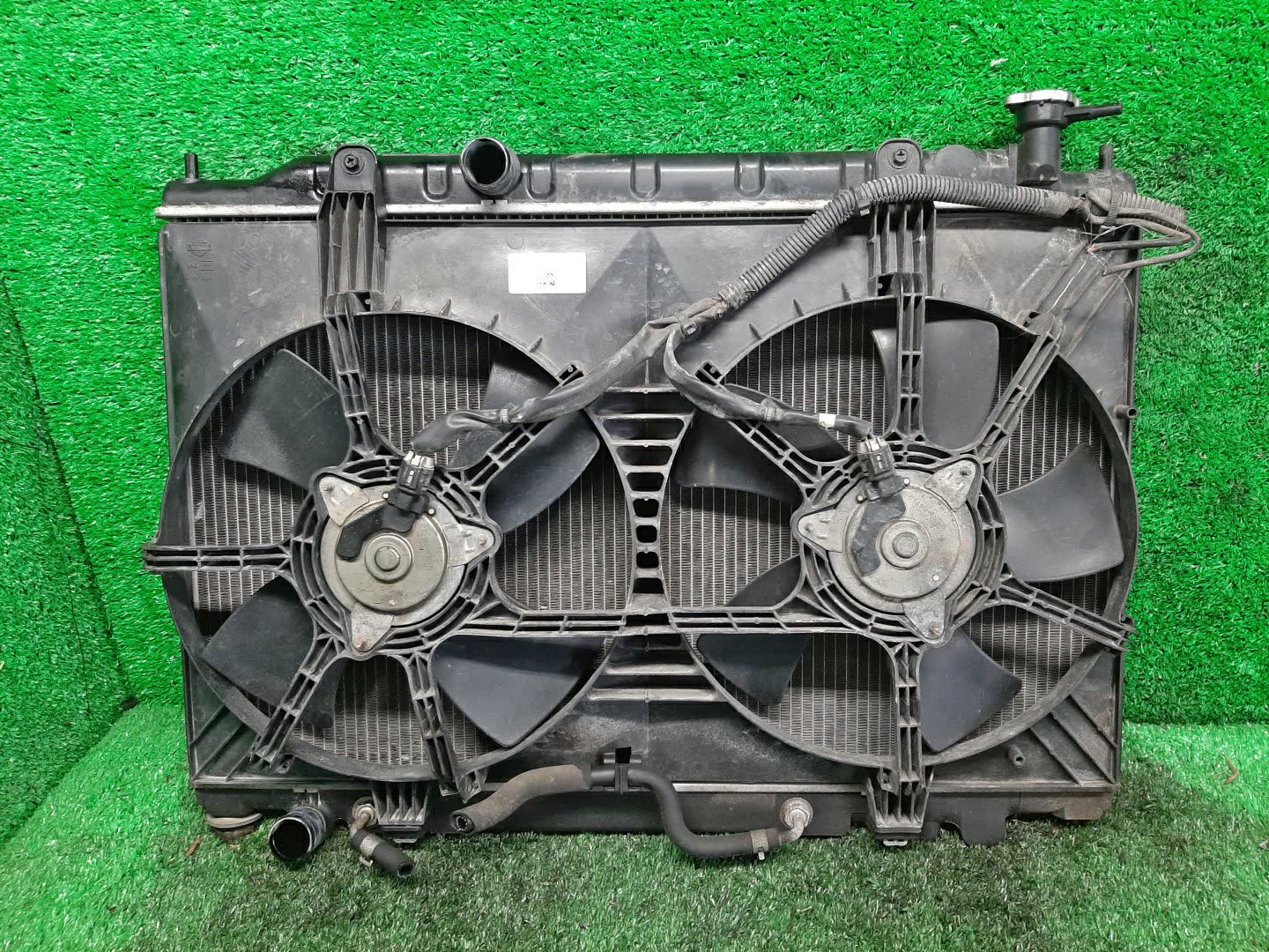 Радиатор основной NISSAN PRESAGE TNU31 QR25DE 30766 1 ракурс