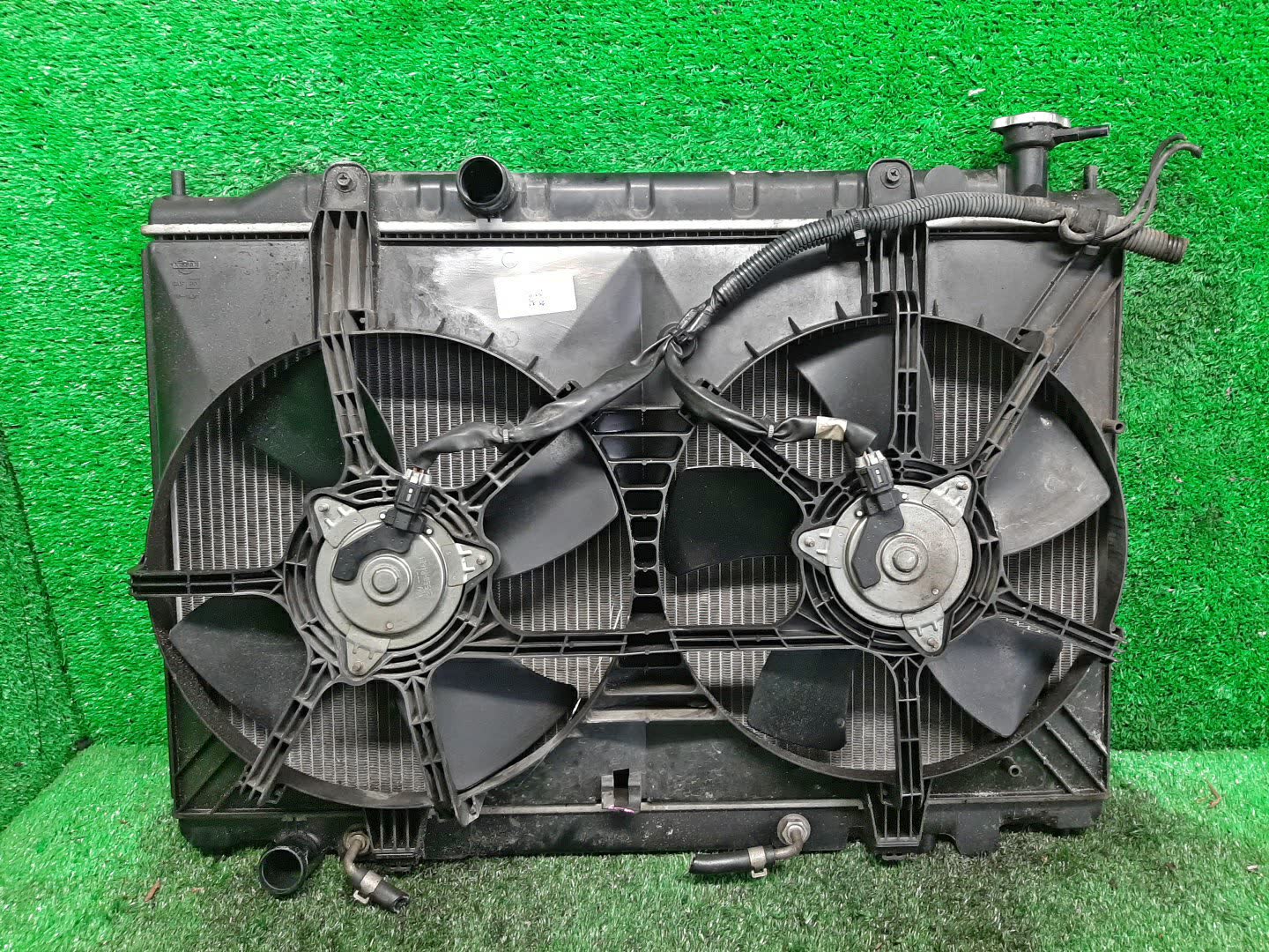 Радиатор основной NISSAN PRESAGE TNU31 QR25DE 30767 1 ракурс