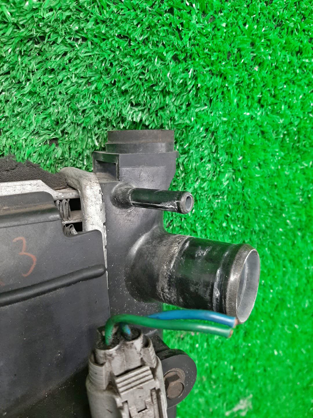 Радиатор основной MAZDA MILLENIA TA5P KL-ZE 30821 2 ракурс Радиатор основной MAZDA MILLENIA TA5P KL-ZE 30821 2 ракурс