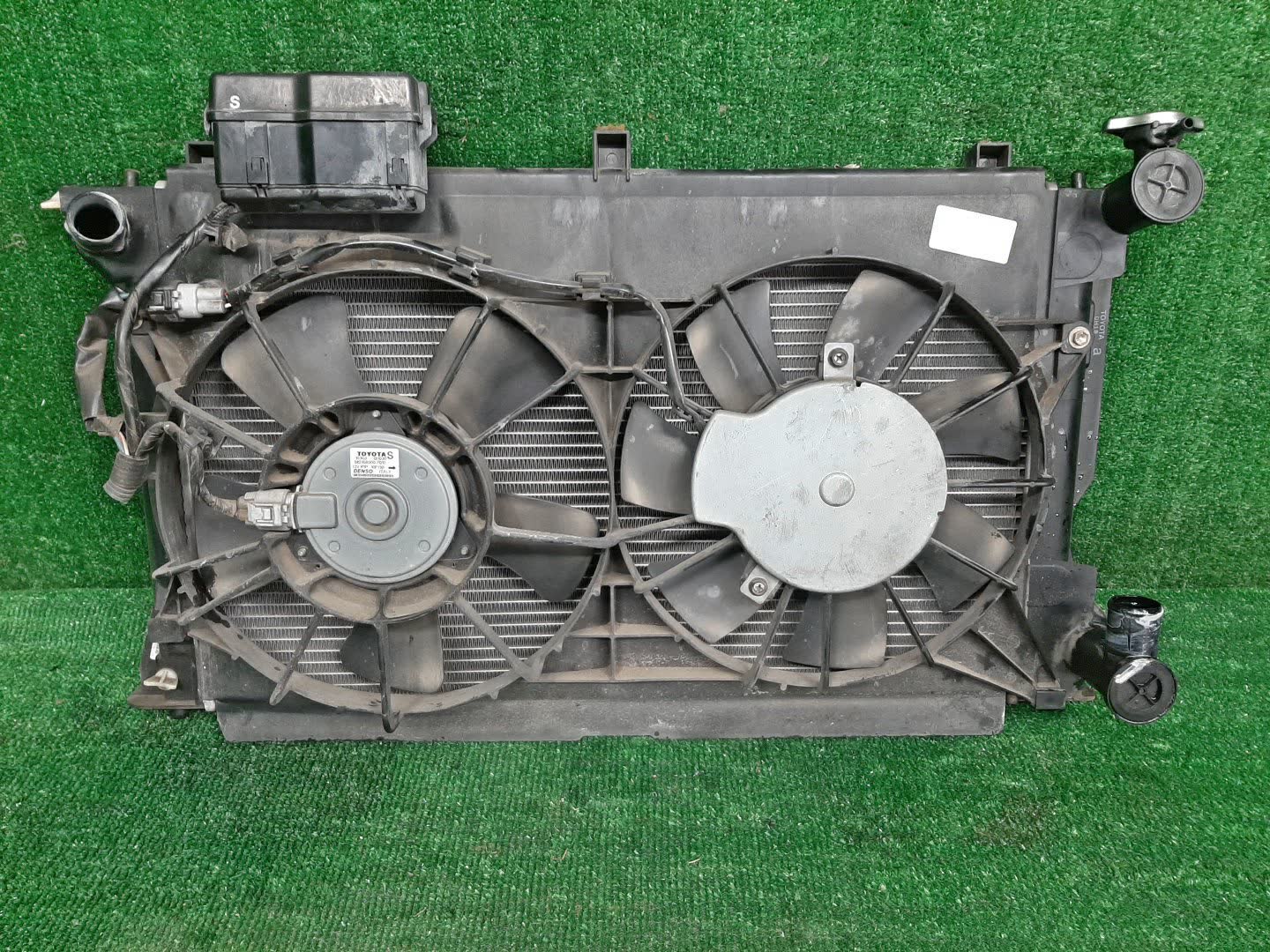 Радиатор основной TOYOTA AVENSIS ZZT251, AZT250, AZT255, AZT251 1AZ-FSE 30904 1 ракурс