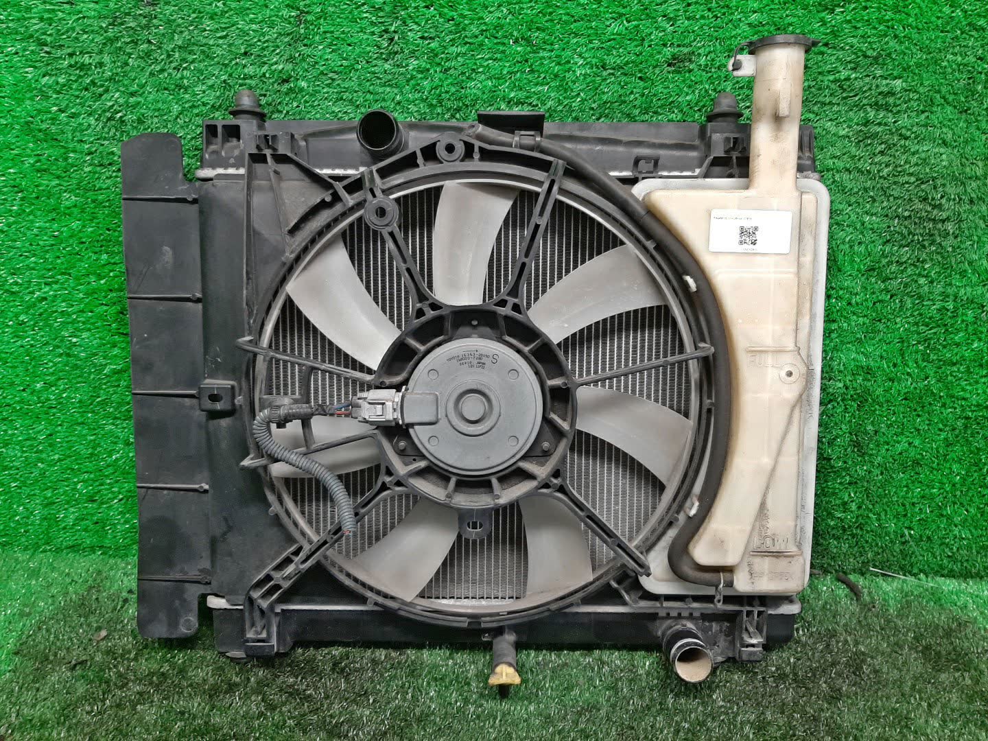 Радиатор основной TOYOTA SPADE NCP141 1NZ-FE 30959 1 ракурс