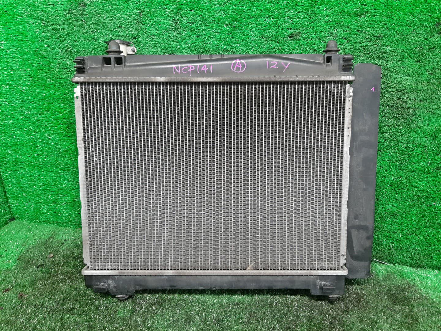 Радиатор основной TOYOTA SPADE NCP141 1NZ-FE 30959 2 ракурс