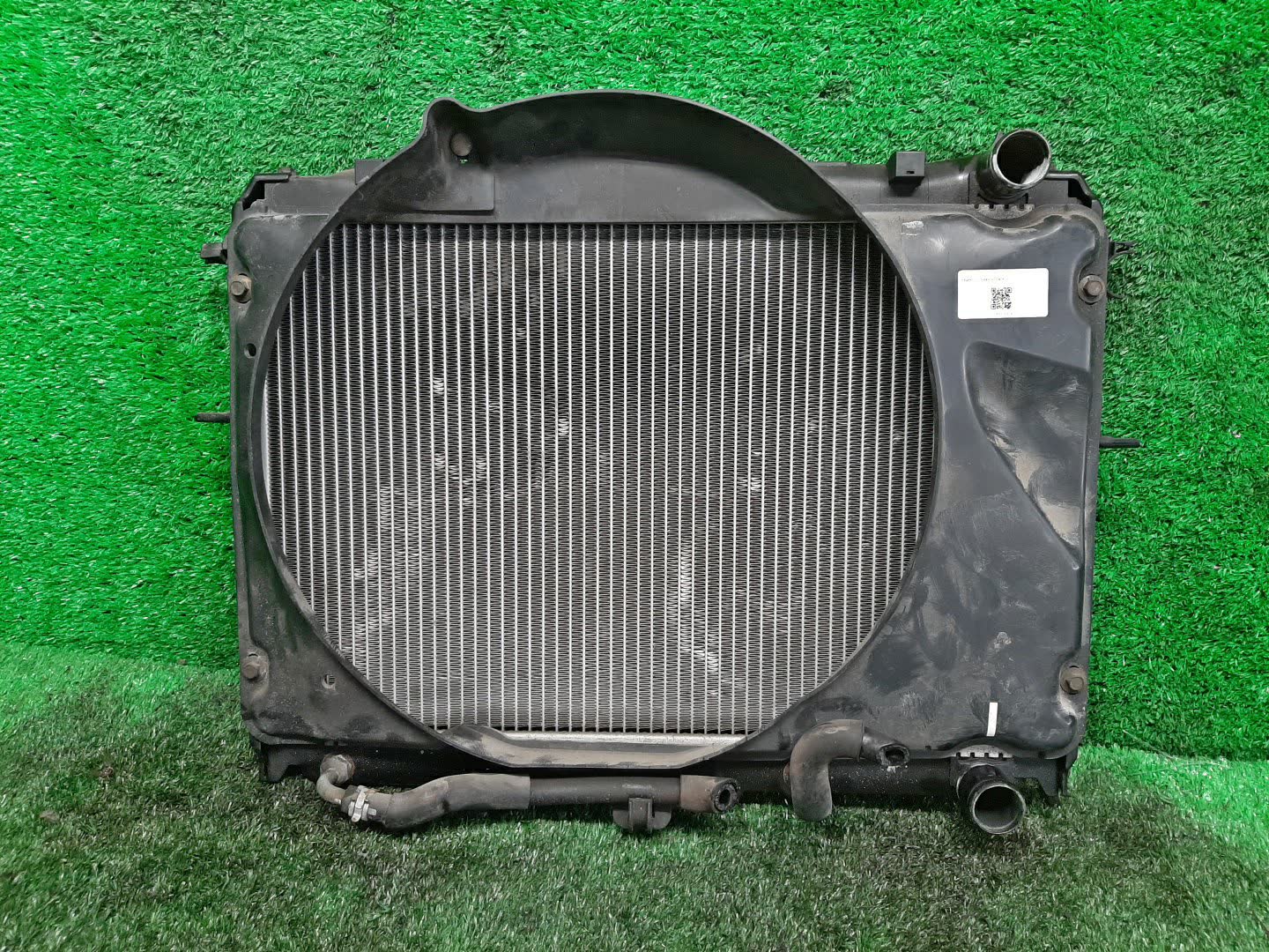 Радиатор основной MAZDA BONGO SK82T F8 30974 1 ракурс Радиатор основной MAZDA BONGO SK82T F8 30974 1 ракурс