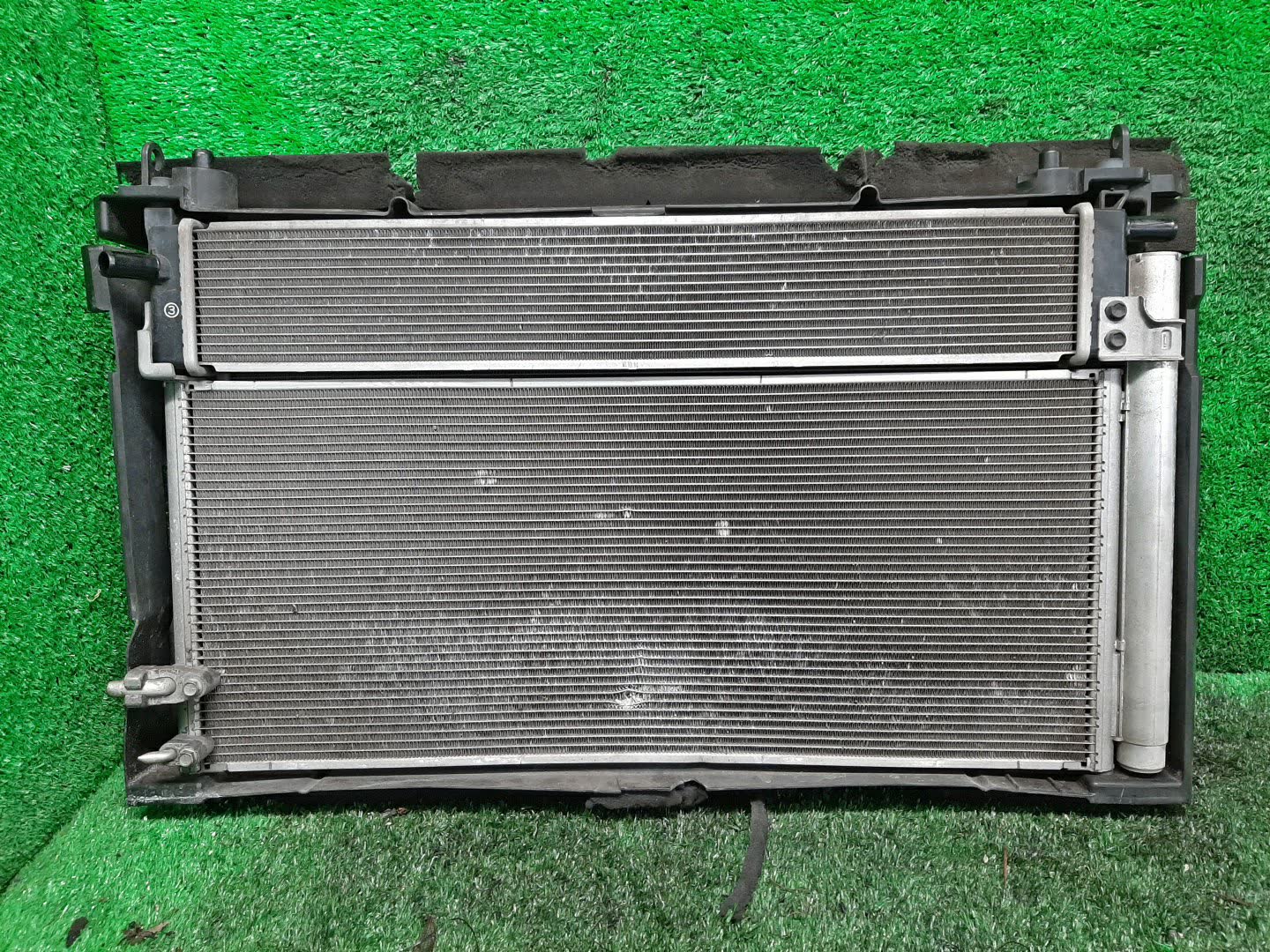 Радиатор основной LEXUS HS250H ANF10 2AZ-FXE 30990 4 ракурс Радиатор основной LEXUS HS250H ANF10 2AZ-FXE 30990 4 ракурс