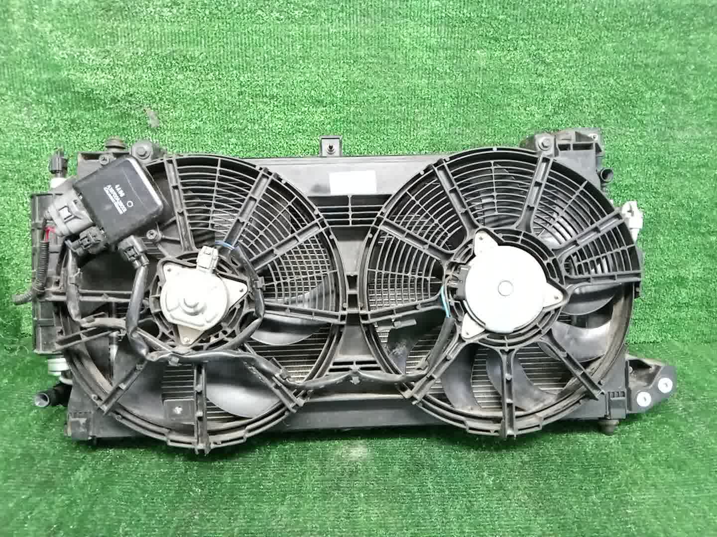 Радиатор основной NISSAN LEAF AZE0, ZE0 EM57 31428 1 ракурс Радиатор основной NISSAN LEAF AZE0, ZE0 EM57 31428 1 ракурс