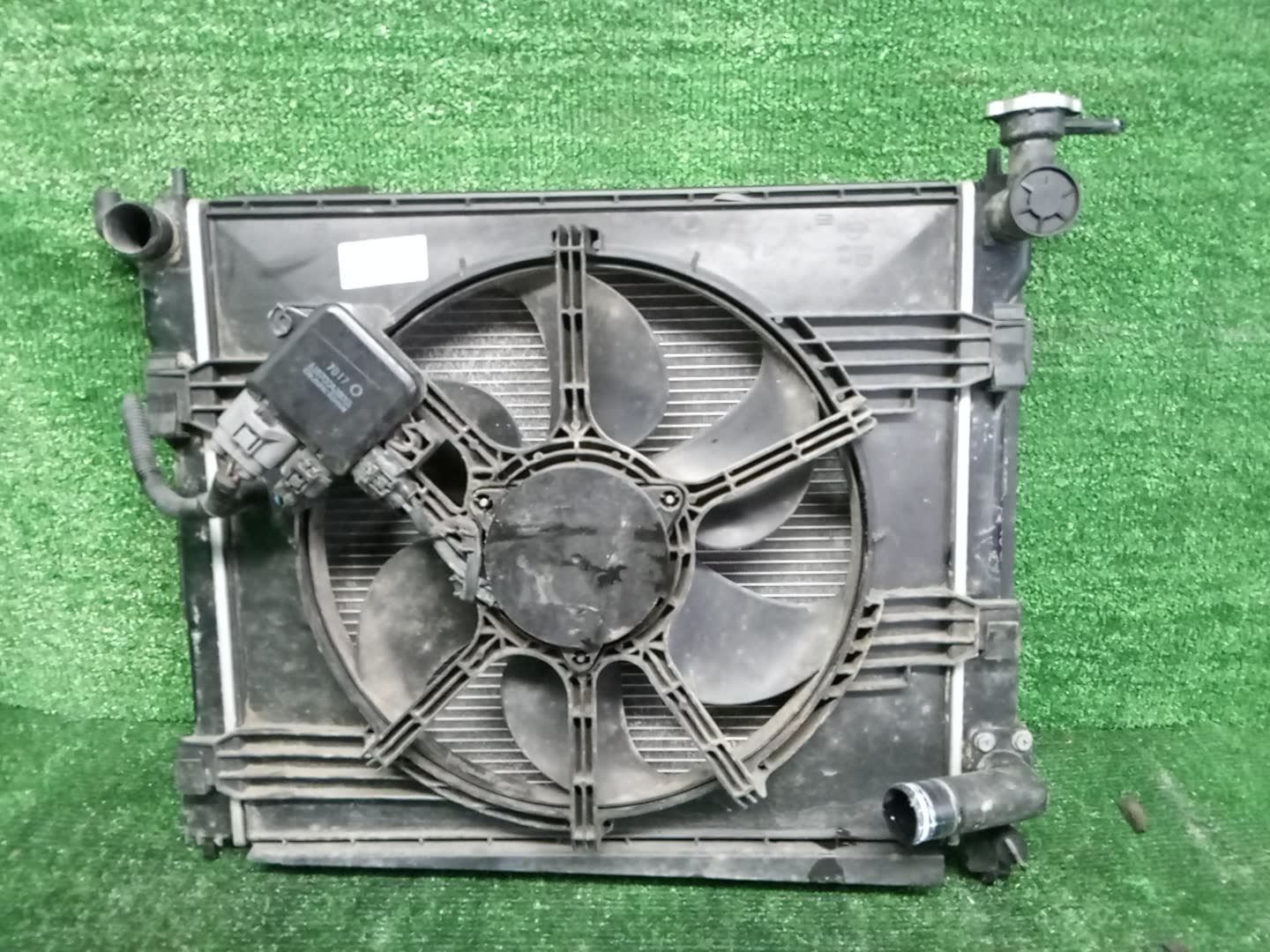 Радиатор основной NISSAN LAFESTA B30 MR20DE 31456 1 ракурс Радиатор основной NISSAN LAFESTA B30 MR20DE 31456 1 ракурс