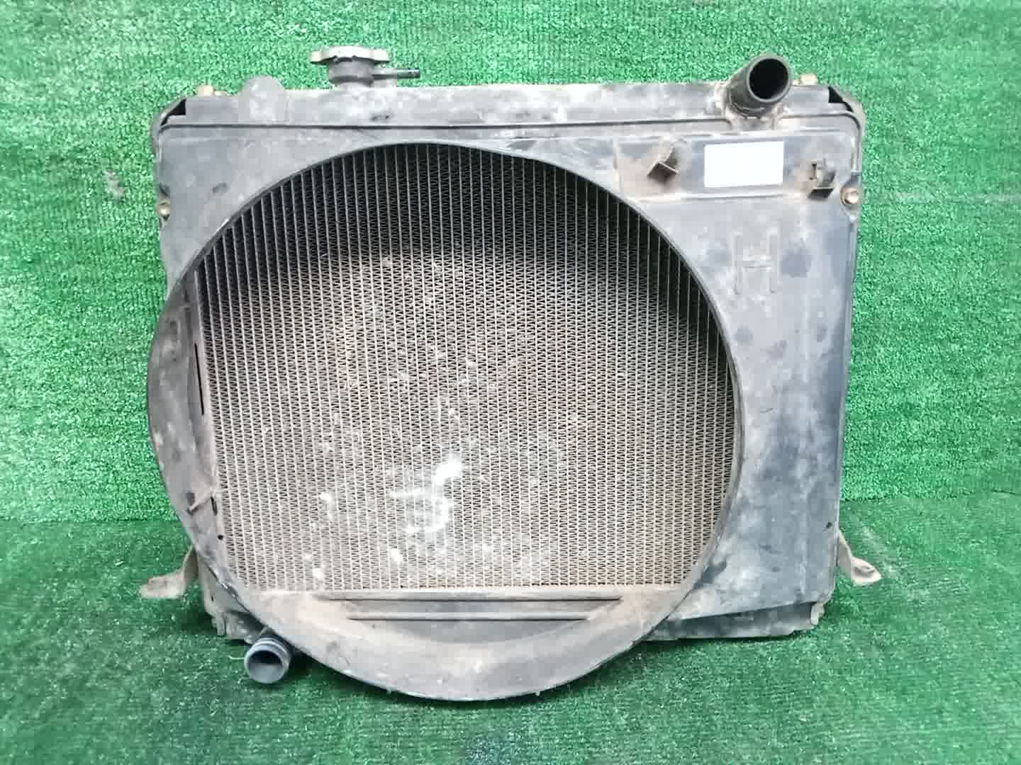 Радиатор основной TOYOTA DYNA, HIACE, TOYOACE YY101, YY201, YY131, YY211 3Y 31470 1 ракурс