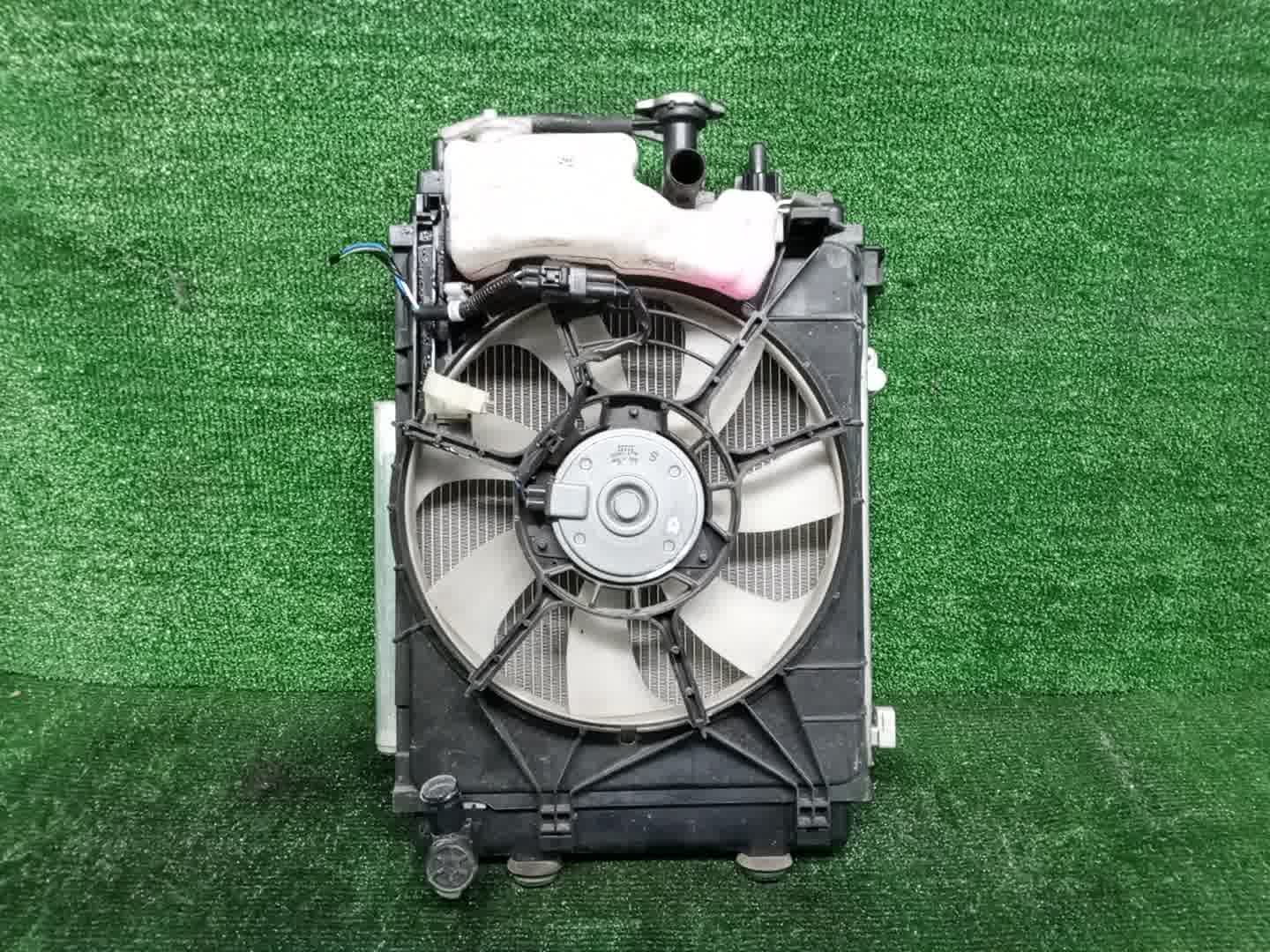 Радиатор основной DAIHATSU TANTO LA600S KF 31545 1 ракурс Радиатор основной DAIHATSU TANTO LA600S KF 31545 1 ракурс