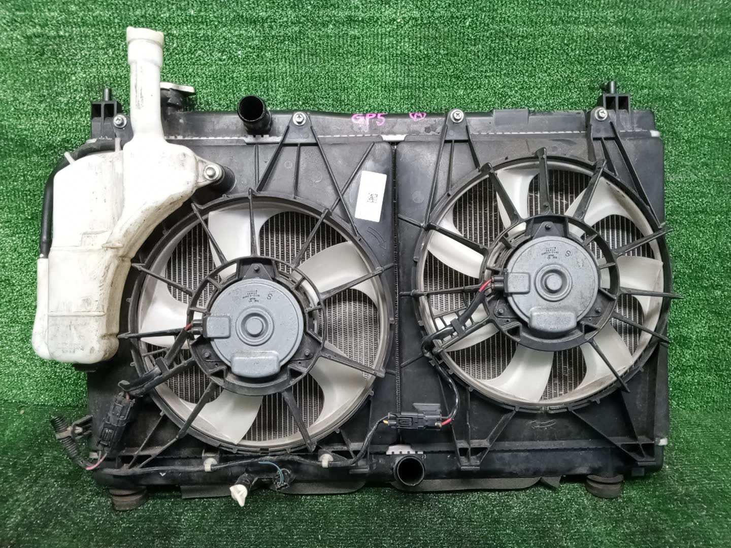 Радиатор основной HONDA FIT, SHUTTLE GP6, GP5, GP7, GP8 LEB 31593 1 ракурс
