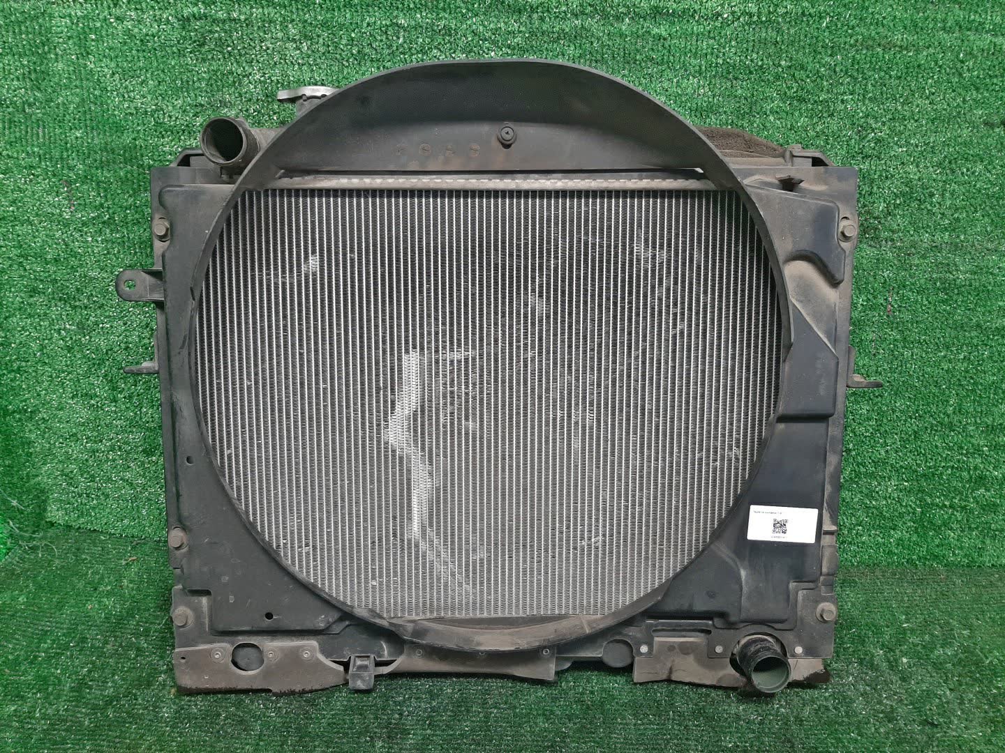 Радиатор основной MAZDA BONGO SKF2V RF 31611 1 ракурс Радиатор основной MAZDA BONGO SKF2V RF 31611 1 ракурс