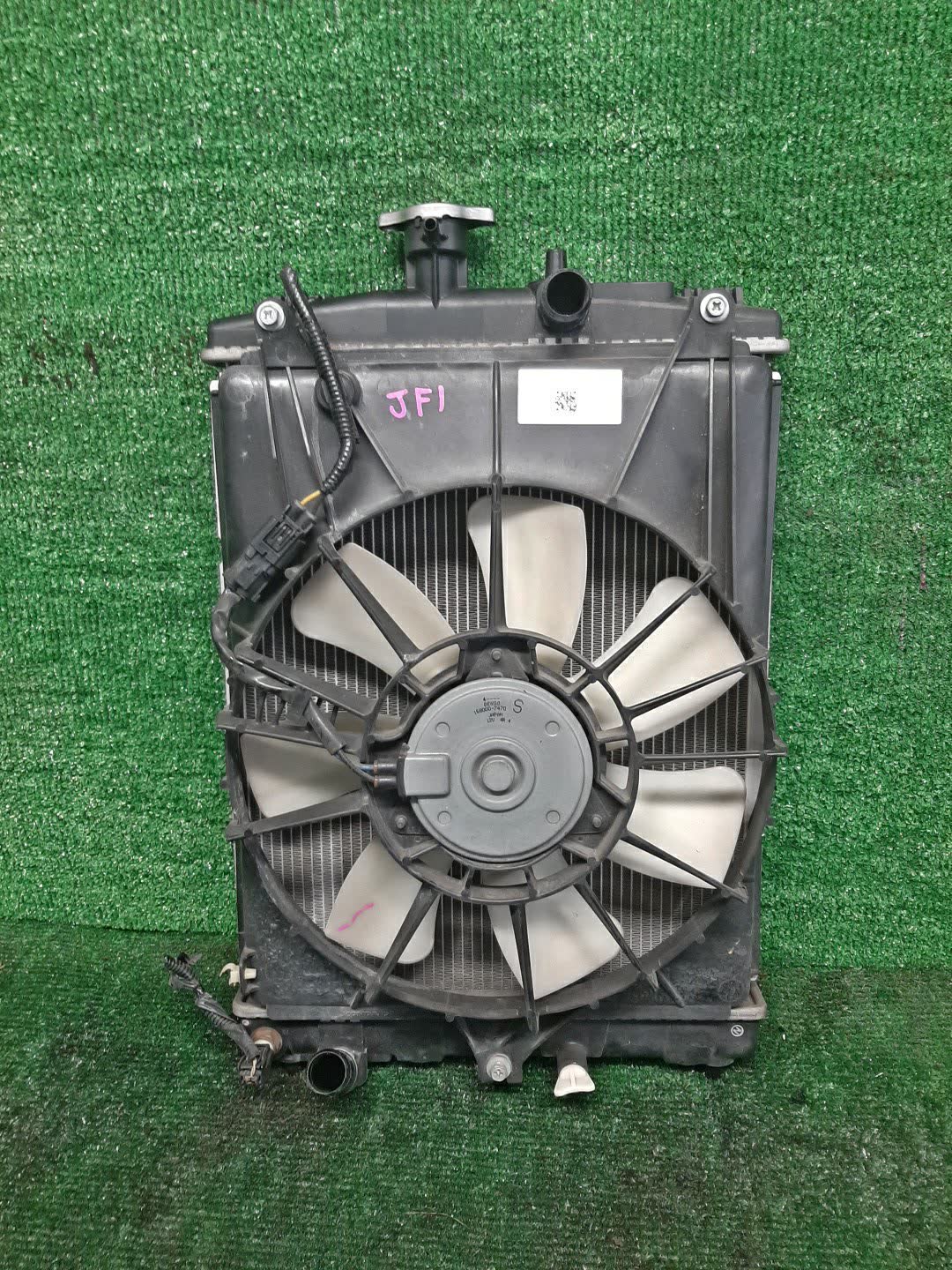 Радиатор основной HONDA N-BOX JF1 S07A 31615 1 ракурс