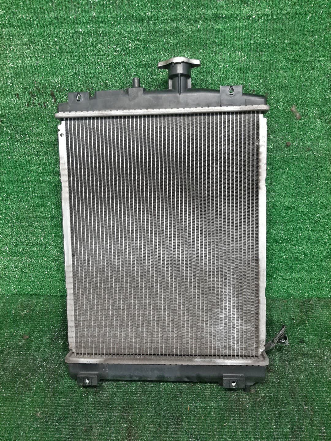 Радиатор основной HONDA N-BOX JF1 S07A 31615 2 ракурс
