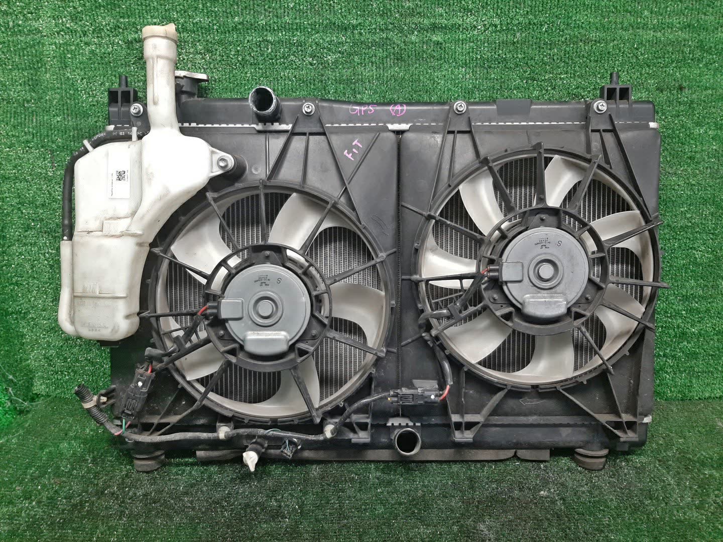 Радиатор основной HONDA FIT, SHUTTLE GP6, GP5, GP7, GP8 LEB 31698 1 ракурс