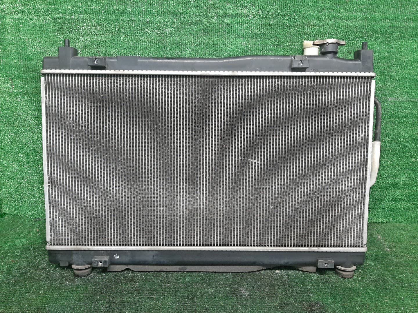 Радиатор основной HONDA FIT, SHUTTLE GP6, GP5, GP7, GP8 LEB 31698 2 ракурс