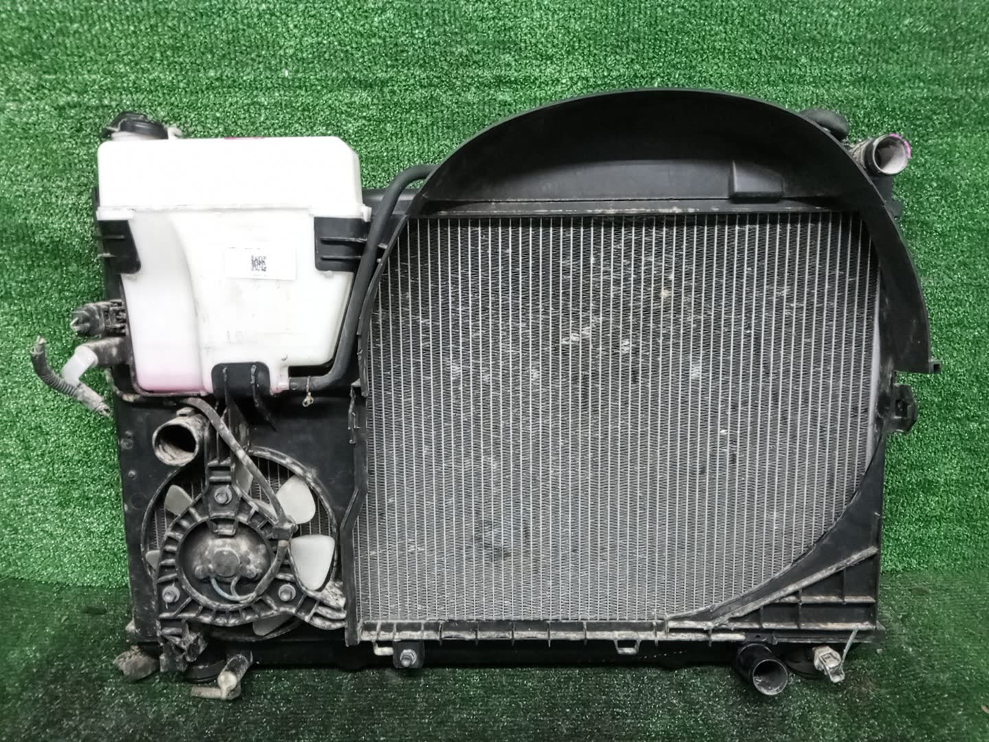 Радиатор основной TOYOTA BREVIS JCG10, JCG11, JCG15 1JZ-GE 31788 1 ракурс