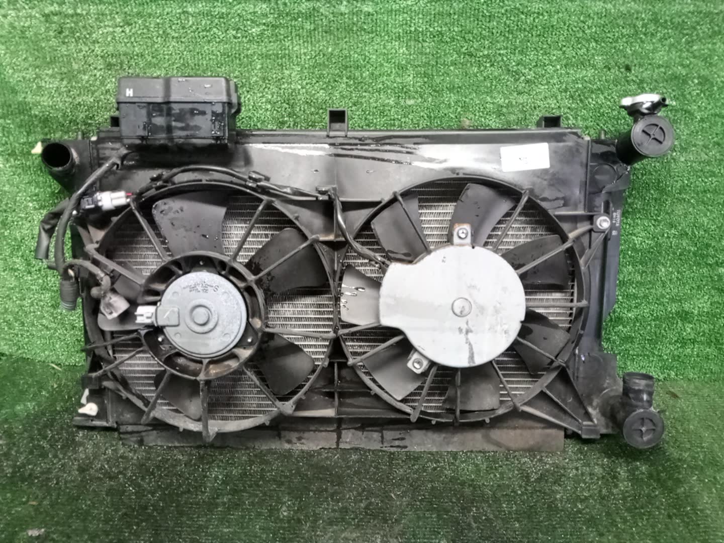 Радиатор основной TOYOTA AVENSIS ZZT251, AZT250, AZT255, AZT251 2AZ-FSE 31883 1 ракурс