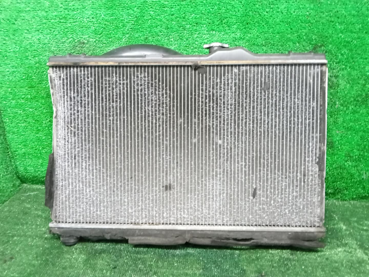 Радиатор основной TOYOTA PROGRES JCG10, JCG11, JCG15 2JZ-GE 32055 2 ракурс Радиатор основной TOYOTA PROGRES JCG10, JCG11, JCG15 2JZ-GE 32055 2 ракурс