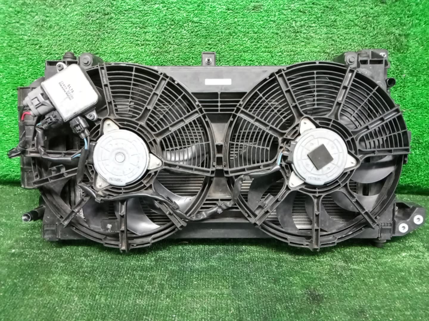 Радиатор основной NISSAN LEAF AZE0, ZE0 EM57 32081 1 ракурс Радиатор основной NISSAN LEAF AZE0, ZE0 EM57 32081 1 ракурс