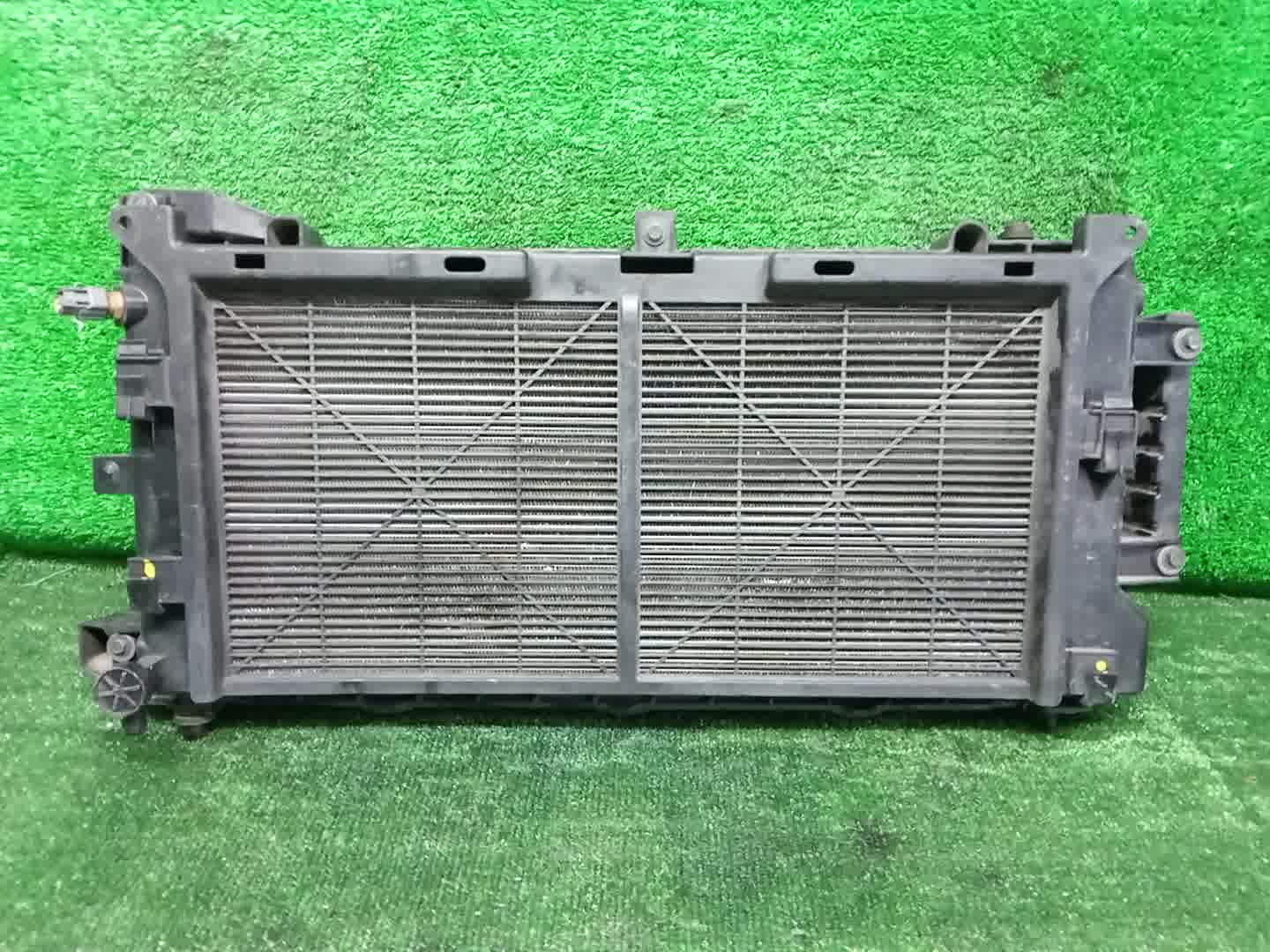 Радиатор основной NISSAN LEAF AZE0, ZE0 EM57 32081 2 ракурс Радиатор основной NISSAN LEAF AZE0, ZE0 EM57 32081 2 ракурс