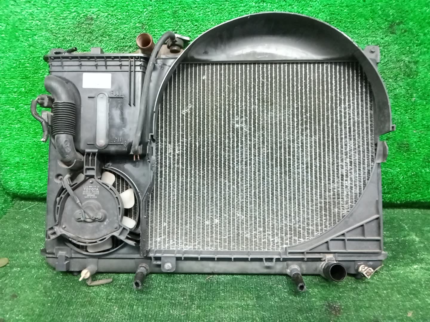 Радиатор основной TOYOTA BREVIS JCG10, JCG11, JCG15 1JZ-GE 32085 1 ракурс