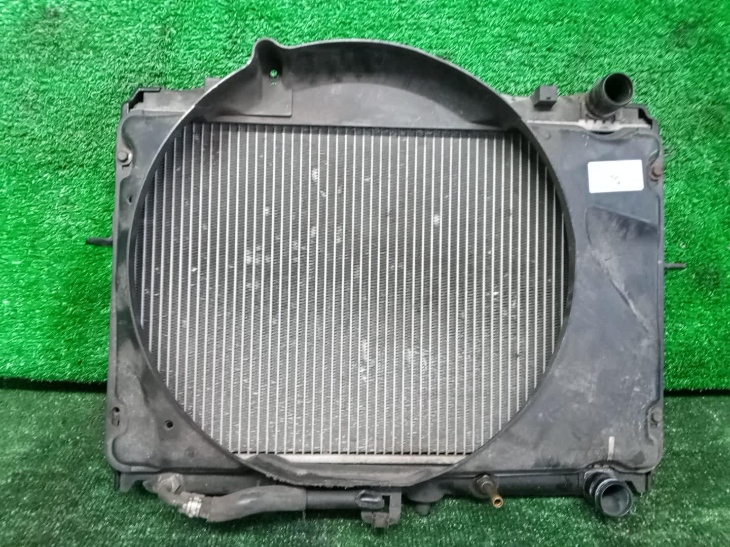 Радиатор основной MAZDA BONGO SKF2V RF 32137 1 ракурс Радиатор основной MAZDA BONGO SKF2V RF 32137 1 ракурс