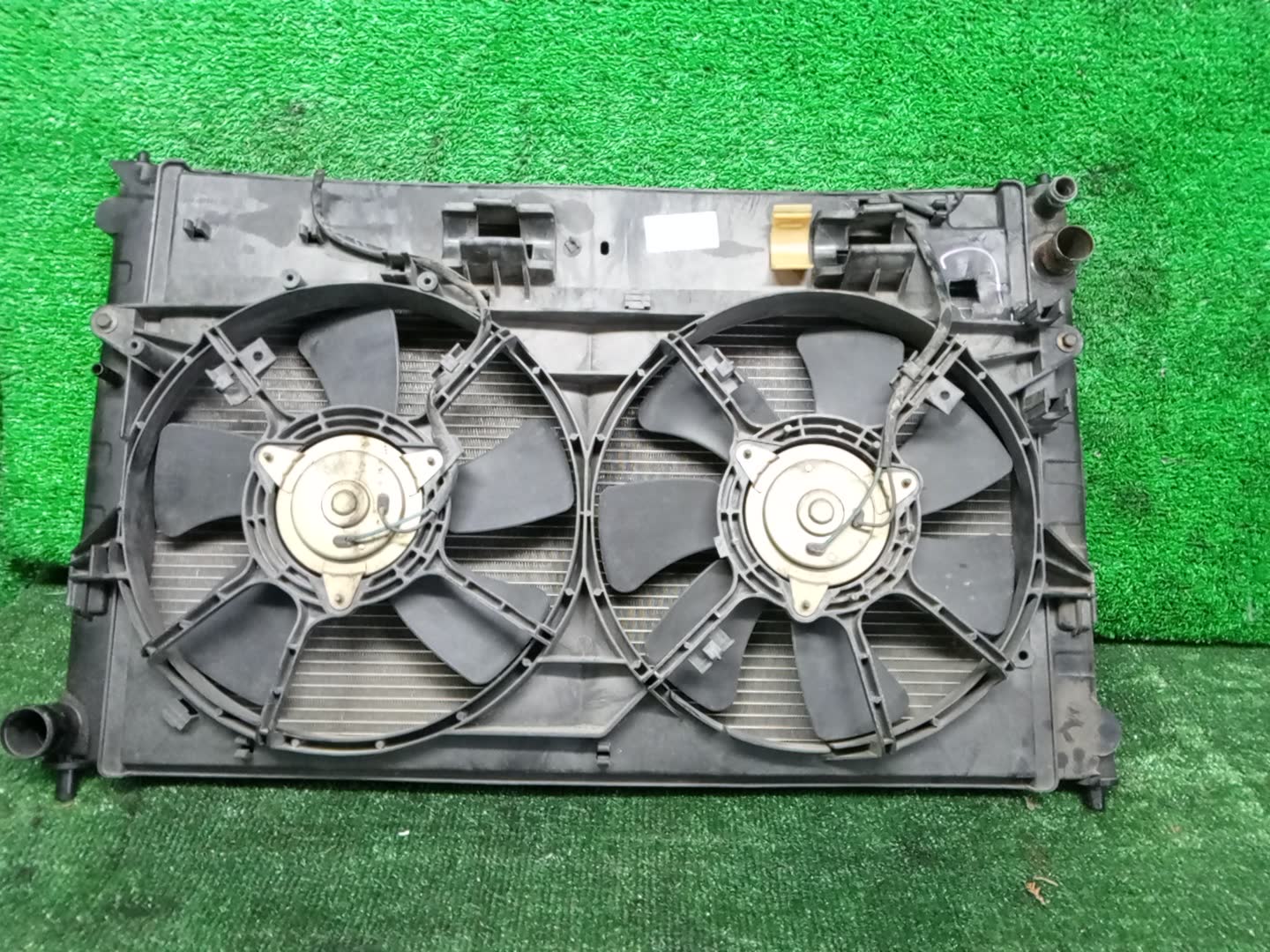 Радиатор основной MAZDA MPV LW5W GY 32200 1 ракурс
