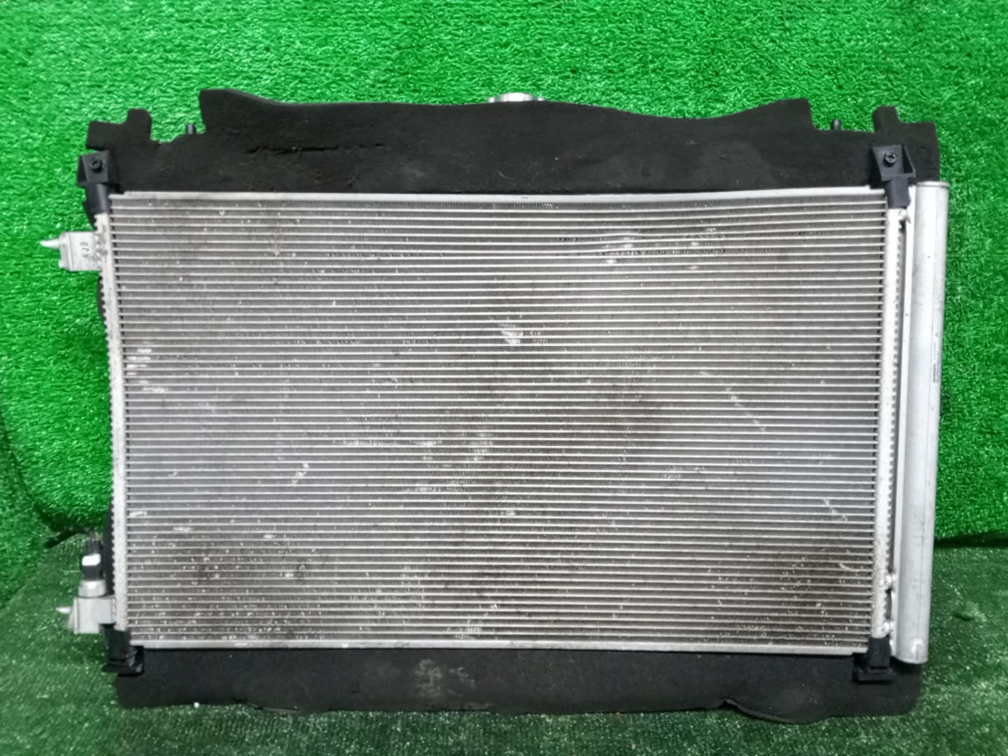 Радиатор основной NISSAN SERENA GFC27 MR20DD 32232 2 ракурс