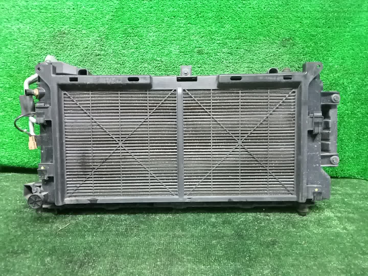 Радиатор основной NISSAN LEAF AZE0, ZE0 EM57 32245 2 ракурс