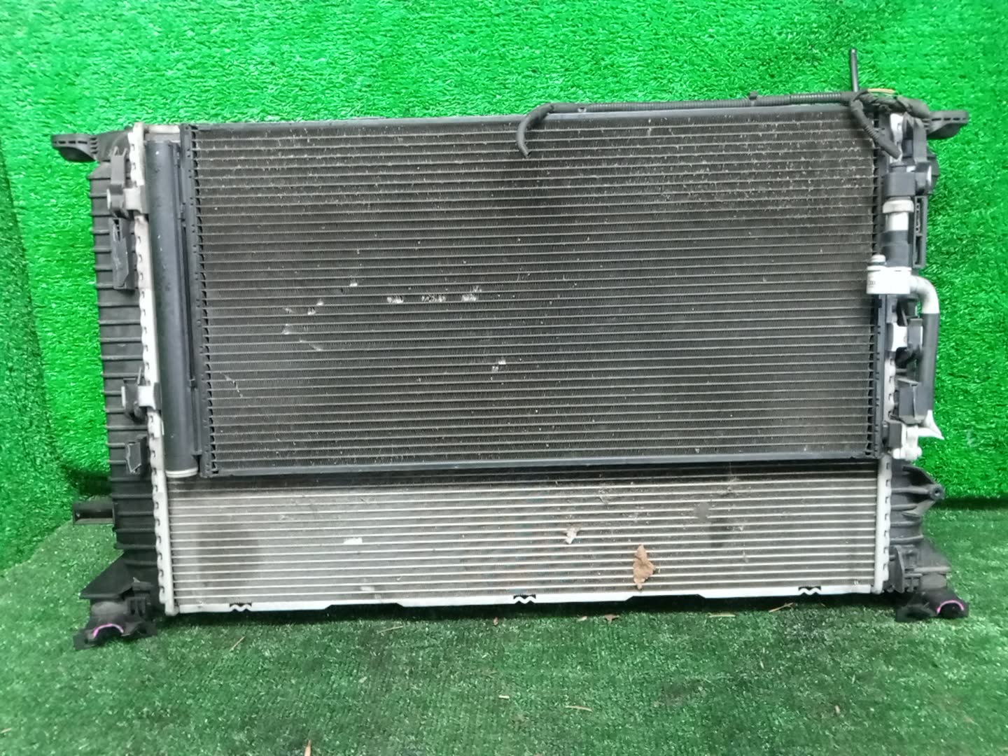 Радиатор основной AUDI A4 8K2, B8, 8K5 CDN 32284 2 ракурс Радиатор основной AUDI A4 8K2, B8, 8K5 CDN 32284 2 ракурс