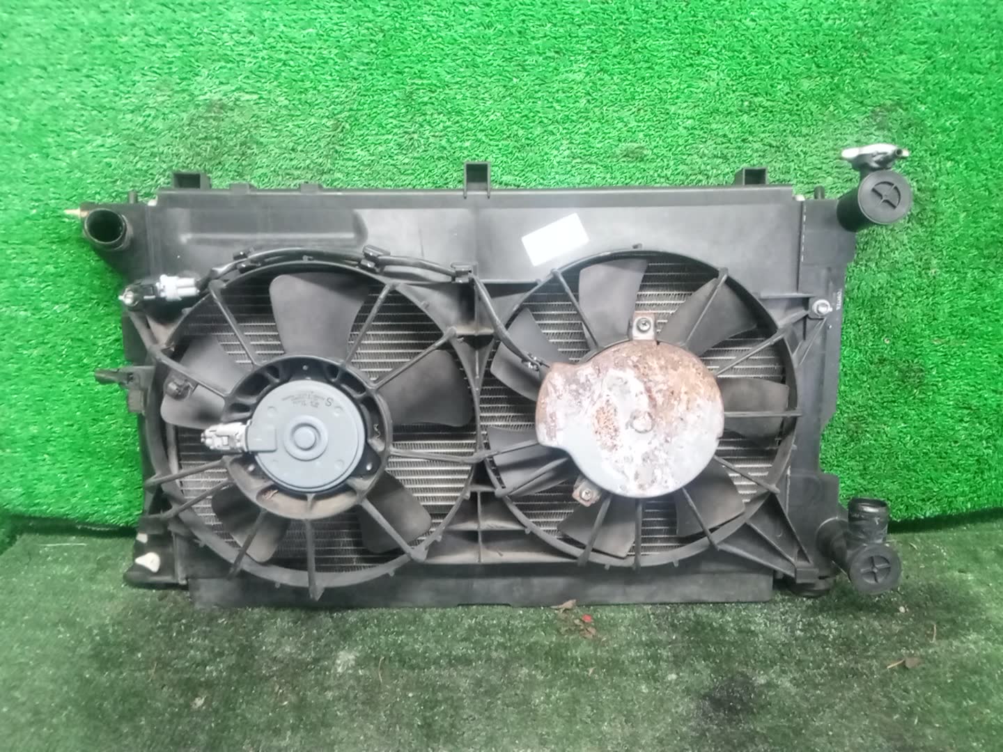 Радиатор основной TOYOTA AVENSIS ZZT251, AZT250, AZT255, AZT251 1AZ-FSE 32392 1 ракурс