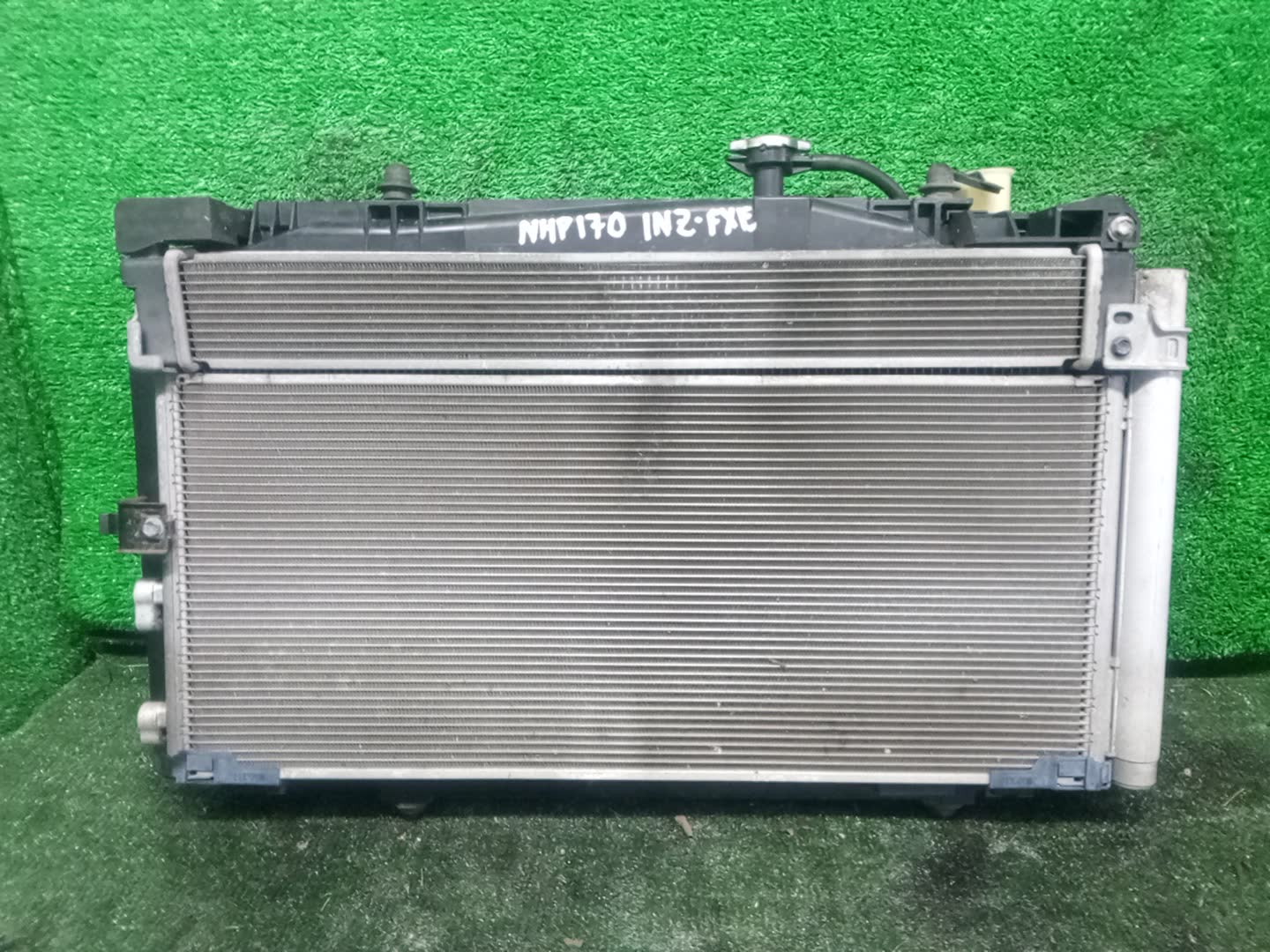 Радиатор основной TOYOTA SIENTA NSP172G, NSP170G, NCP175G, NHP170G 1NZ-FXE 32406 2 ракурс