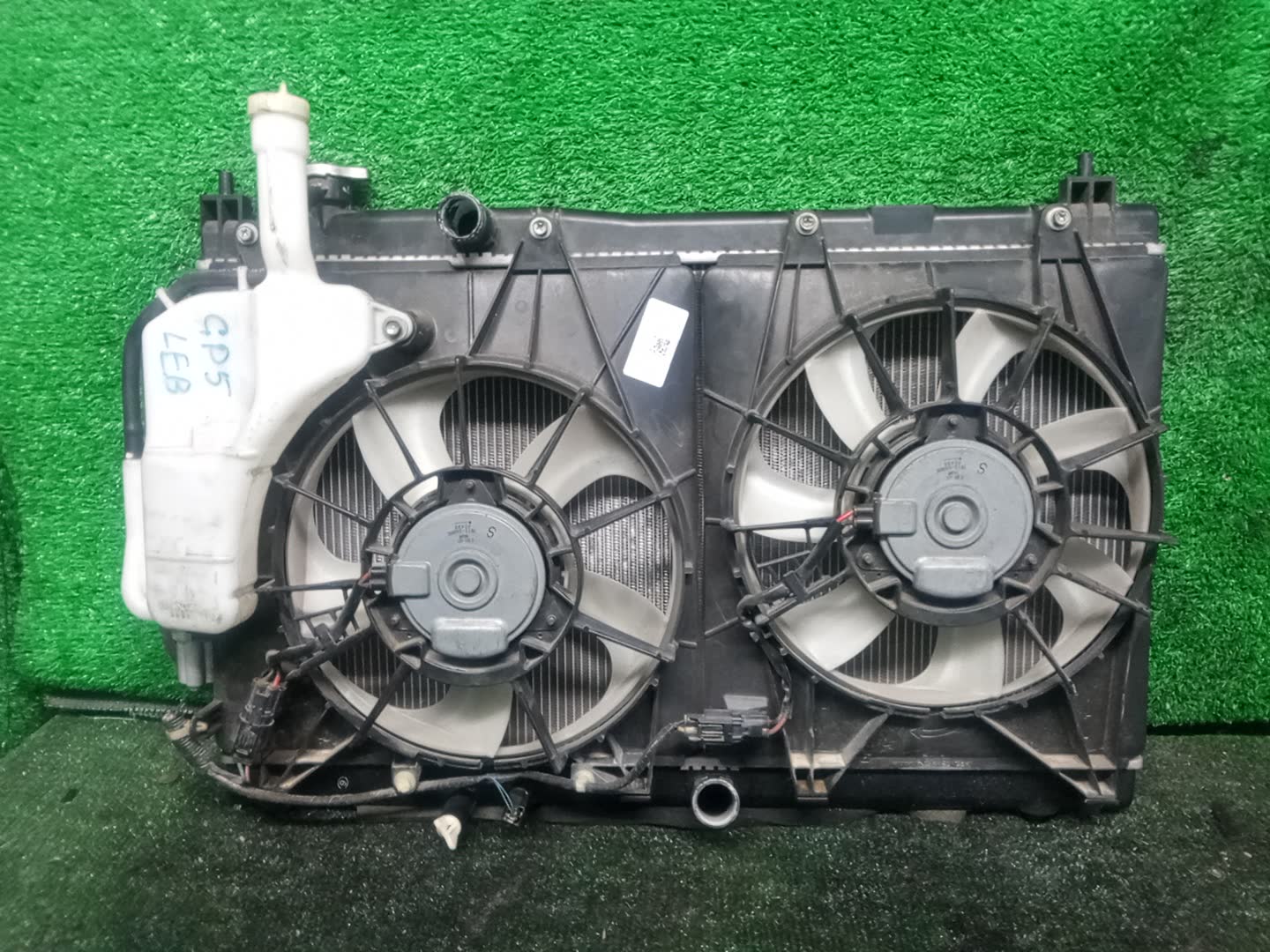 Радиатор основной HONDA FIT, SHUTTLE GP6, GP5, GP7, GP8 LEB 32492 1 ракурс