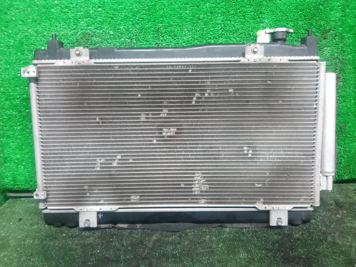Радиатор основной HONDA FIT, SHUTTLE GP6, GP5, GP7, GP8 LEB 32492 2 ракурс