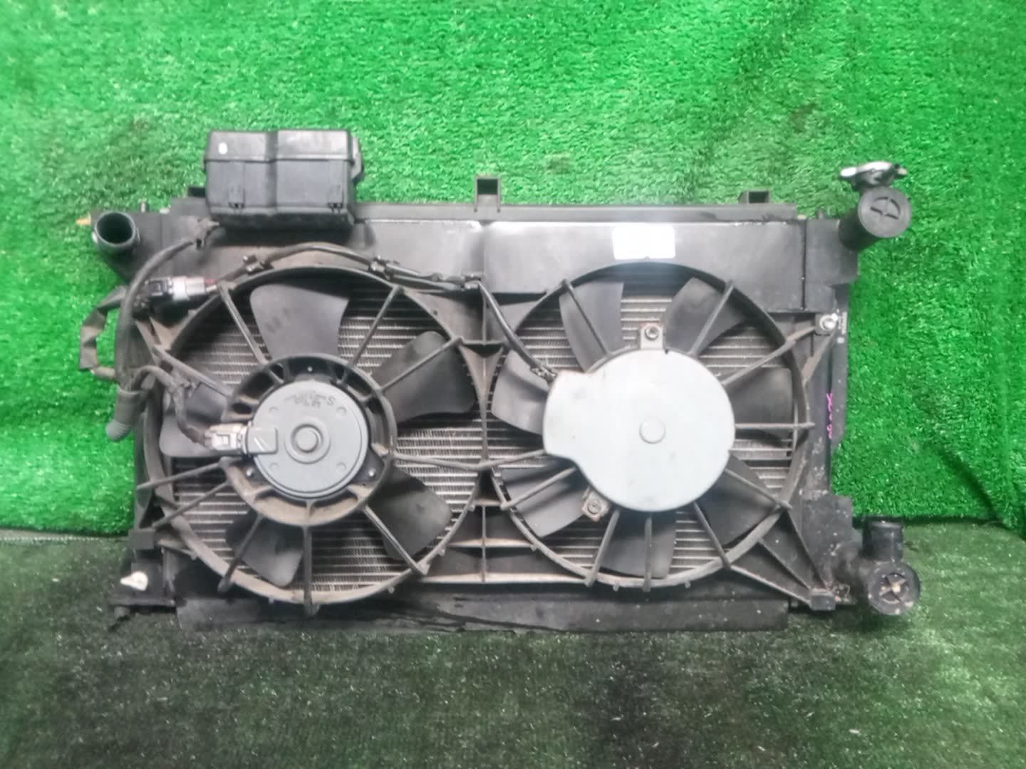 Радиатор основной TOYOTA AVENSIS ZZT251, AZT250, AZT255, AZT251 2AZ-FSE 32636 1 ракурс