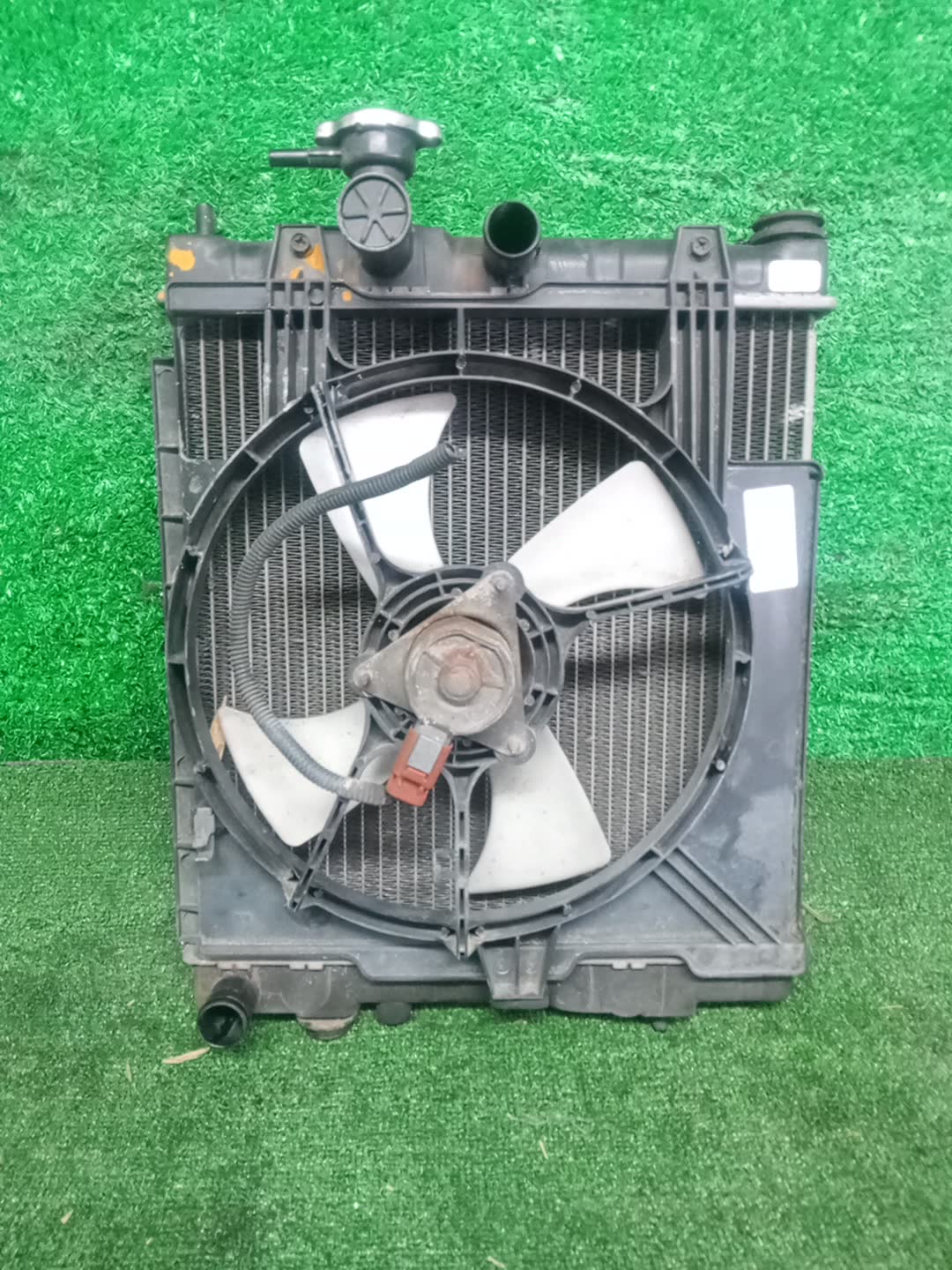 Радиатор основной NISSAN MARCH K11 CG10DE 32773 1 ракурс