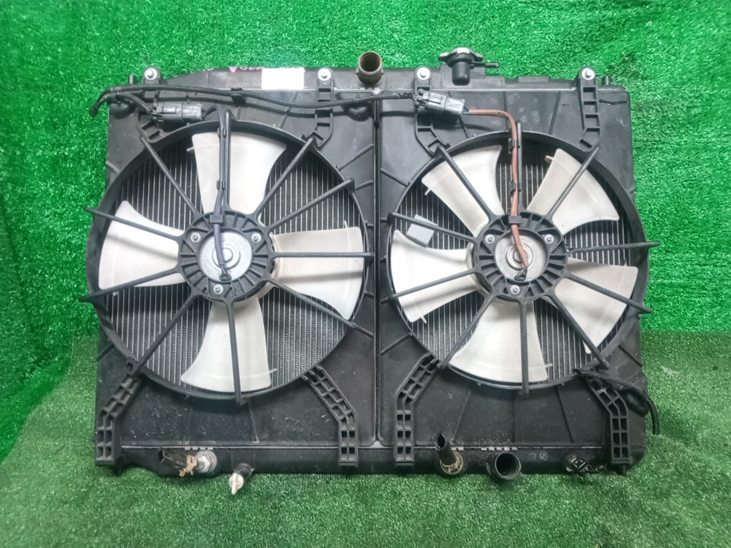 Радиатор основной HONDA ODYSSEY RC1 K24W 32939 1 ракурс