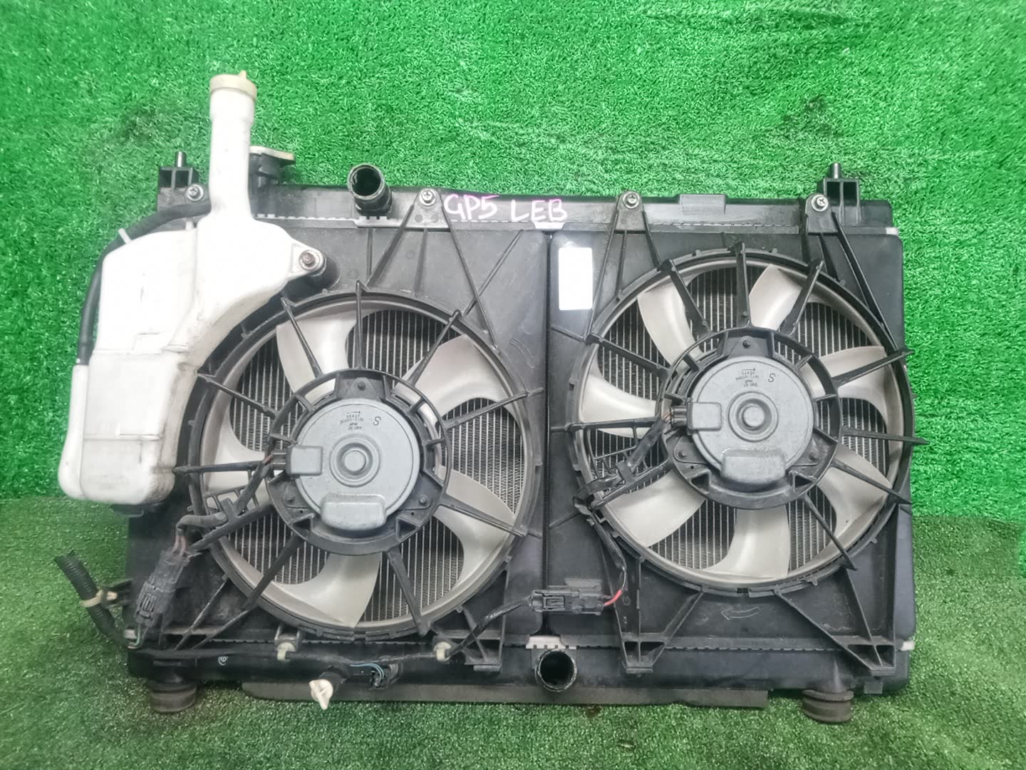 Радиатор основной HONDA FIT, SHUTTLE GP6, GP5, GP7, GP8 LEB 32957 1 ракурс