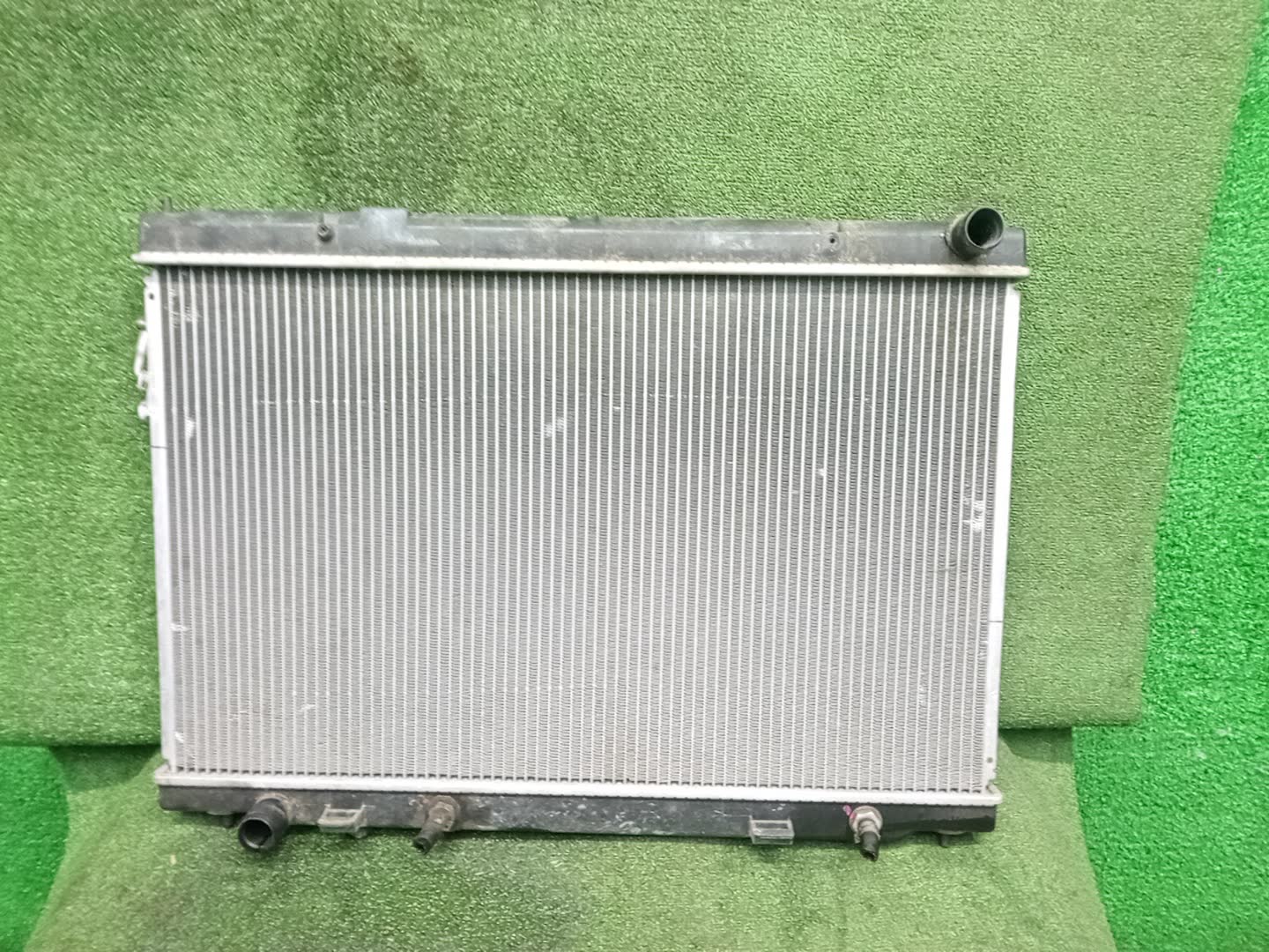 Радиатор основной NISSAN FUGA PNY50 VQ35DE 32983 1 ракурс