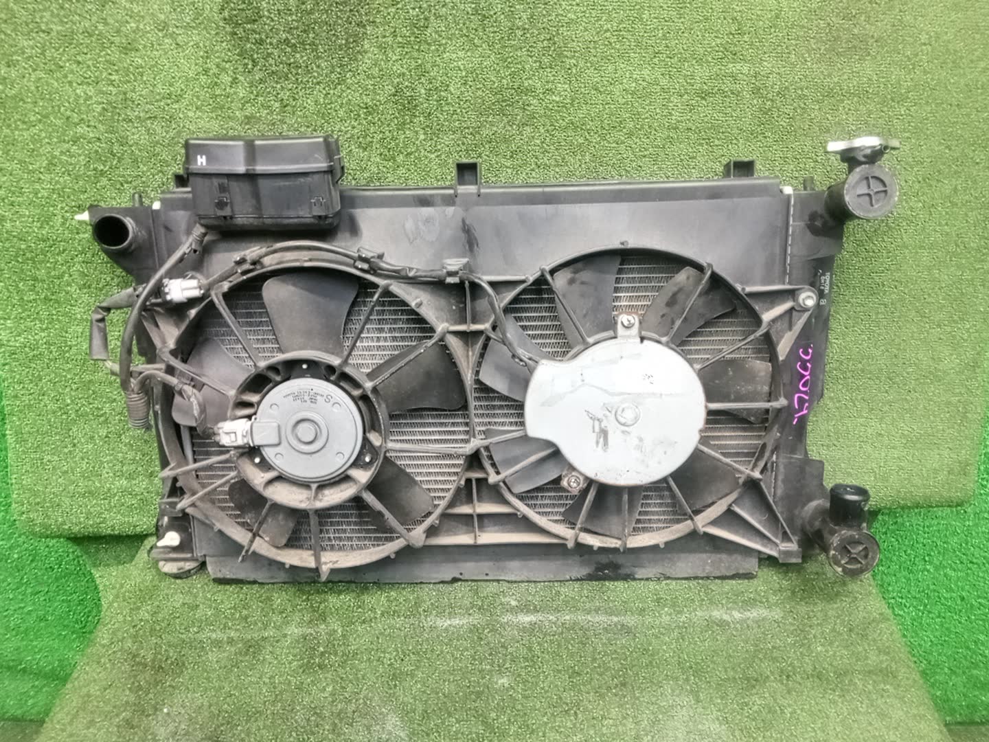 Радиатор основной TOYOTA AVENSIS ZZT251, AZT250, AZT255, AZT251 2AZ-FSE 33024 1 ракурс