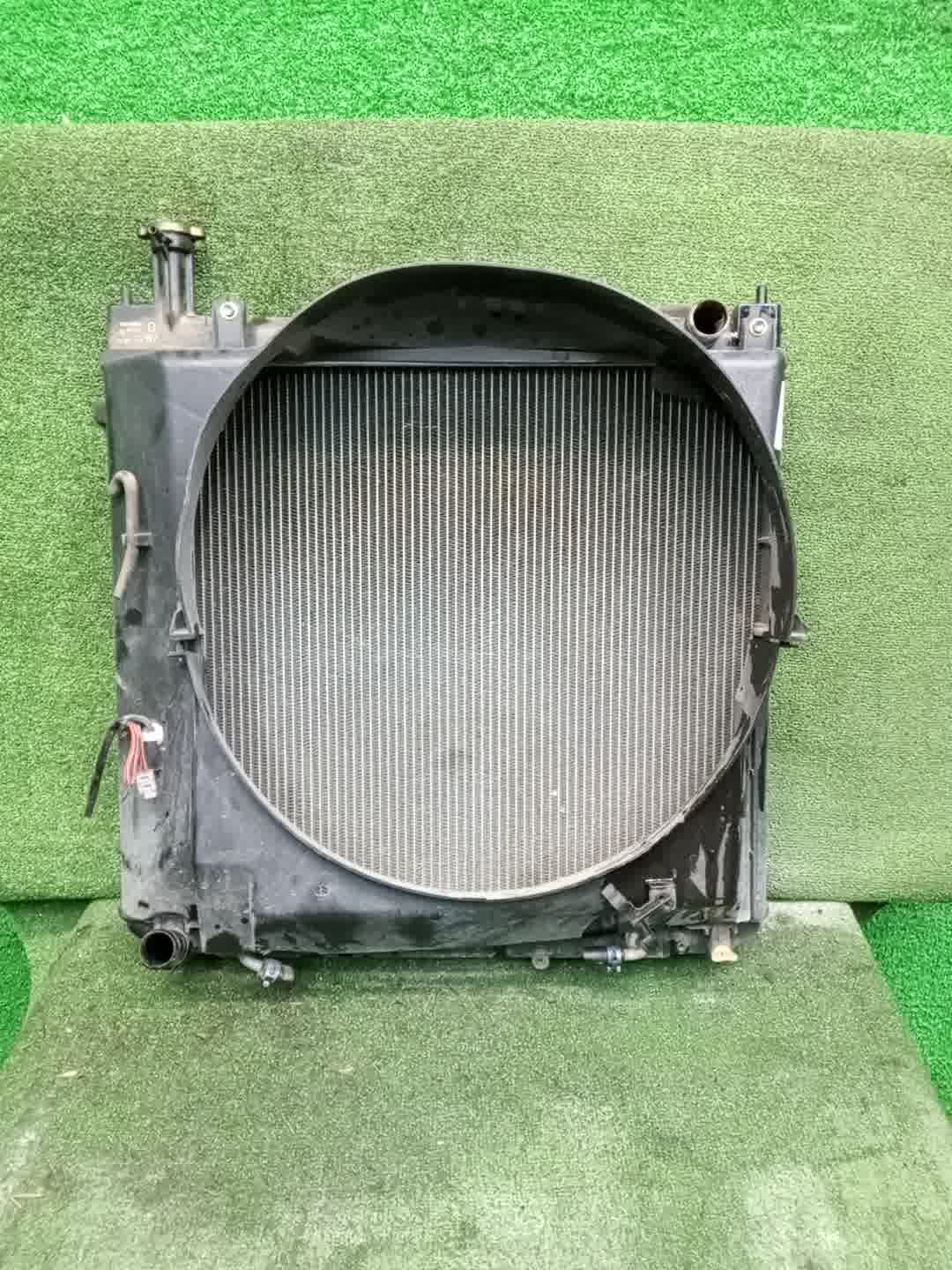 Радиатор основной TOYOTA GRANVIA VCH10W, VCH16W, RCH11W 5VZ-FE 33057 1 ракурс