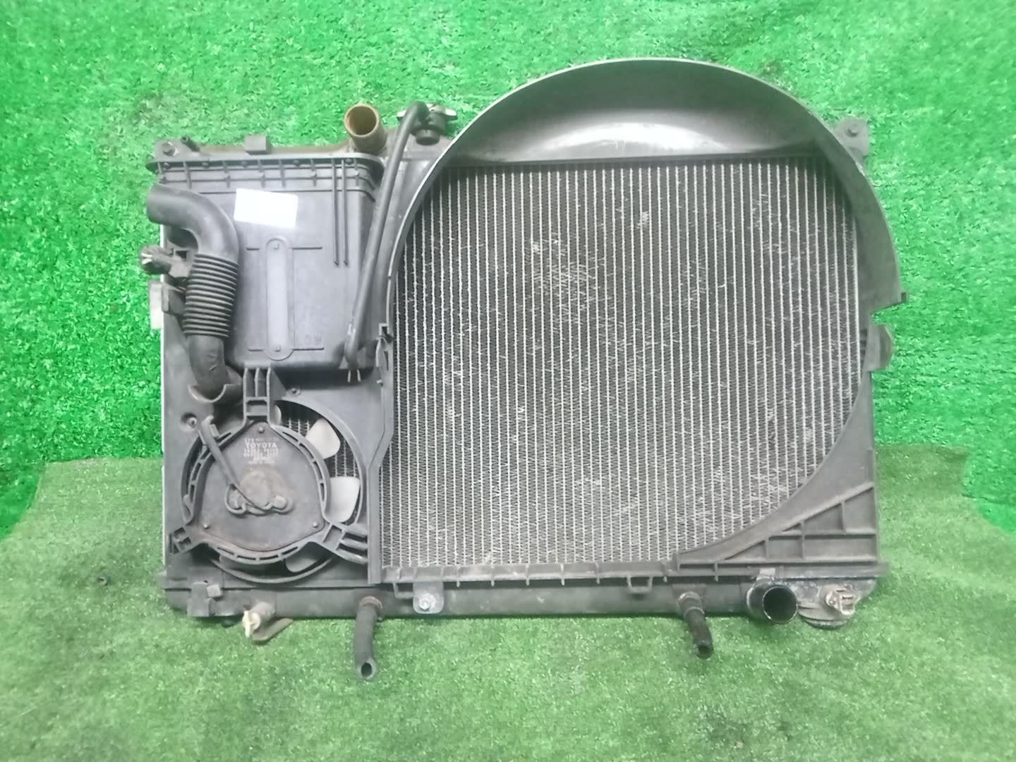 Радиатор основной TOYOTA PROGRES JCG10, JCG11, JCG15 1JZ-GE 33145 1 ракурс Радиатор основной TOYOTA PROGRES JCG10, JCG11, JCG15 1JZ-GE 33145 1 ракурс