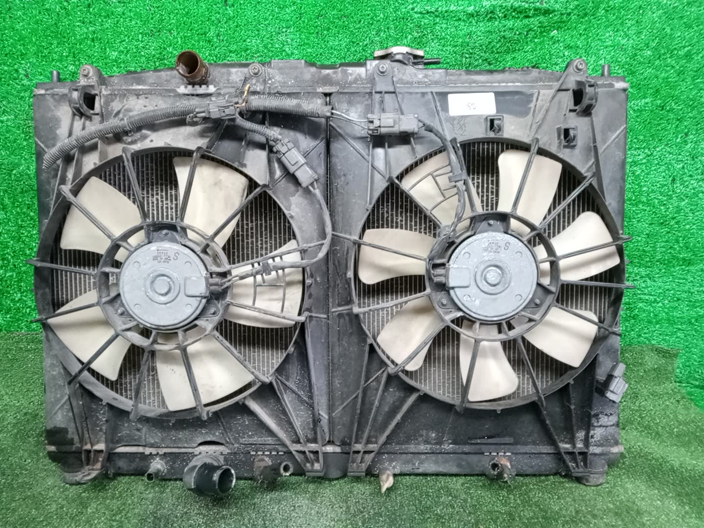 Радиатор основной HONDA ELYSION RR1 K24A 33207 1 ракурс